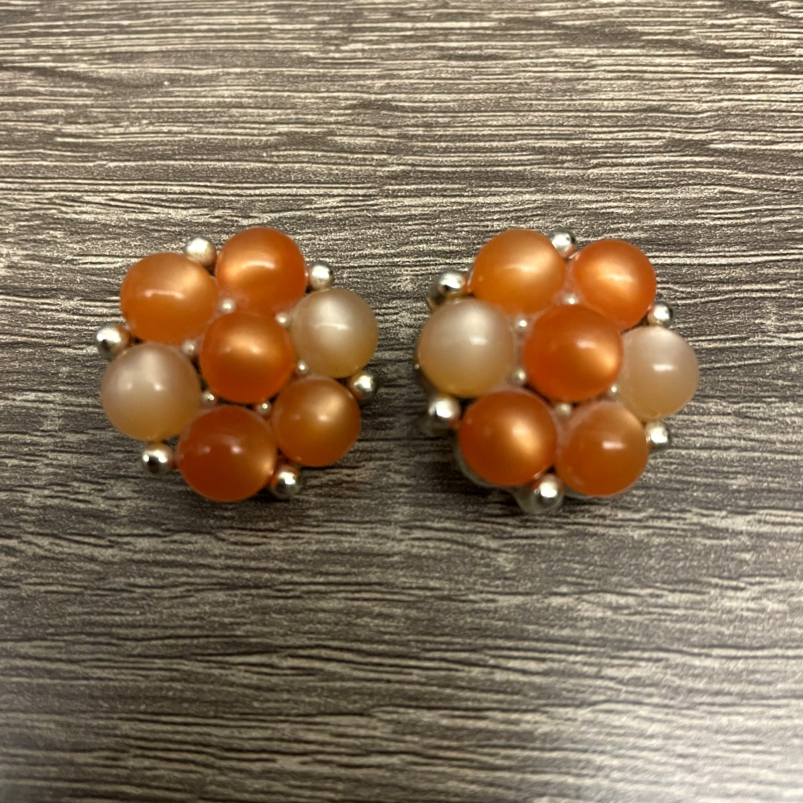 Vintage LISNER Orange & Peach Moonglow Beads Set in Silver Tone Clip On Earrings