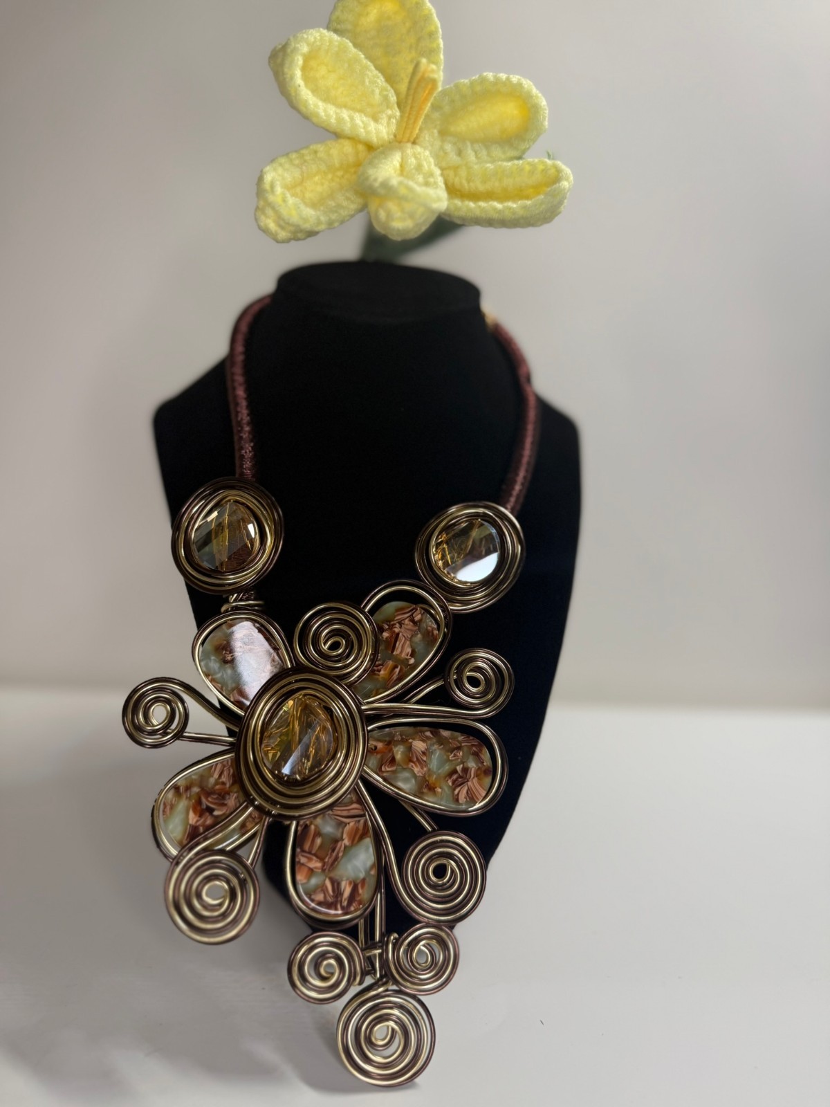 Celluloid Acetate Metal Wire Flower Statement Necklace Set