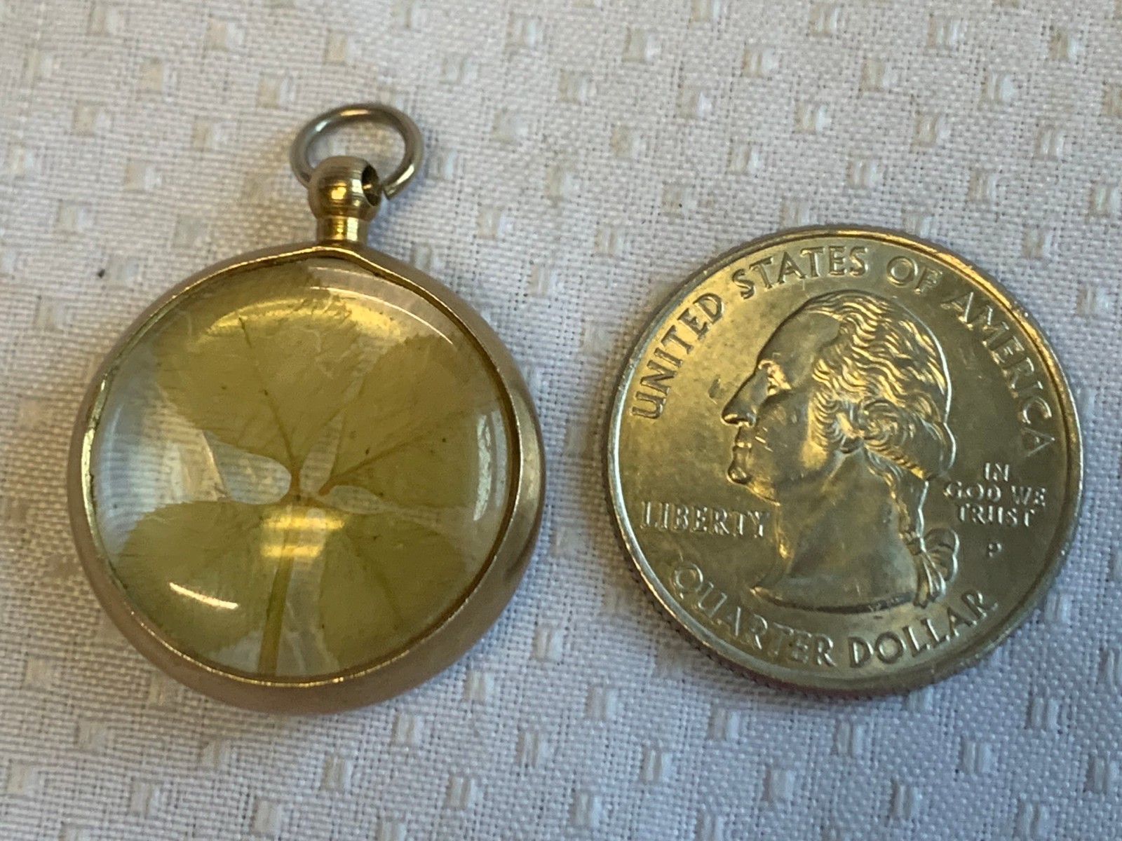 Vtg Encased 4 Leaf Clover Pendant Fob Costume Jewelry Good Luck Charm