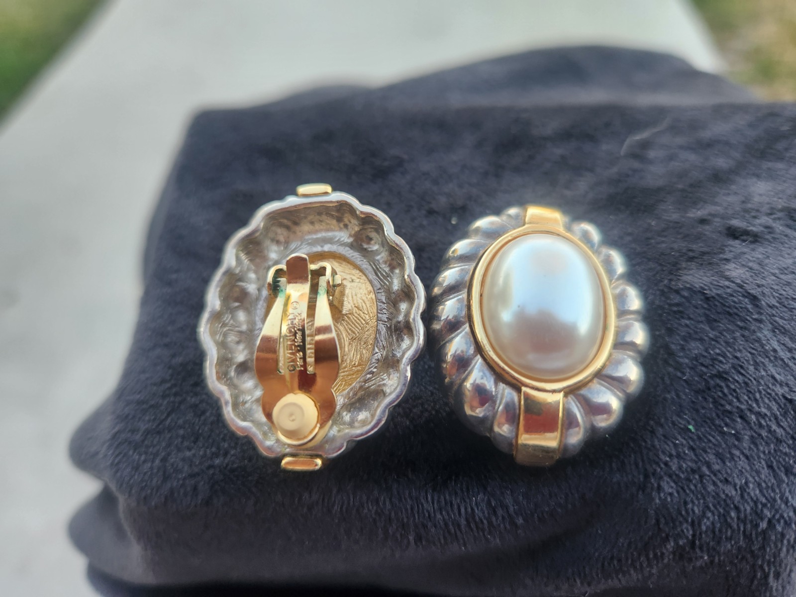 GIVENCHY Paris New York Large Vintage 2 Tone Faux Pearl Oval Clip On Earrings