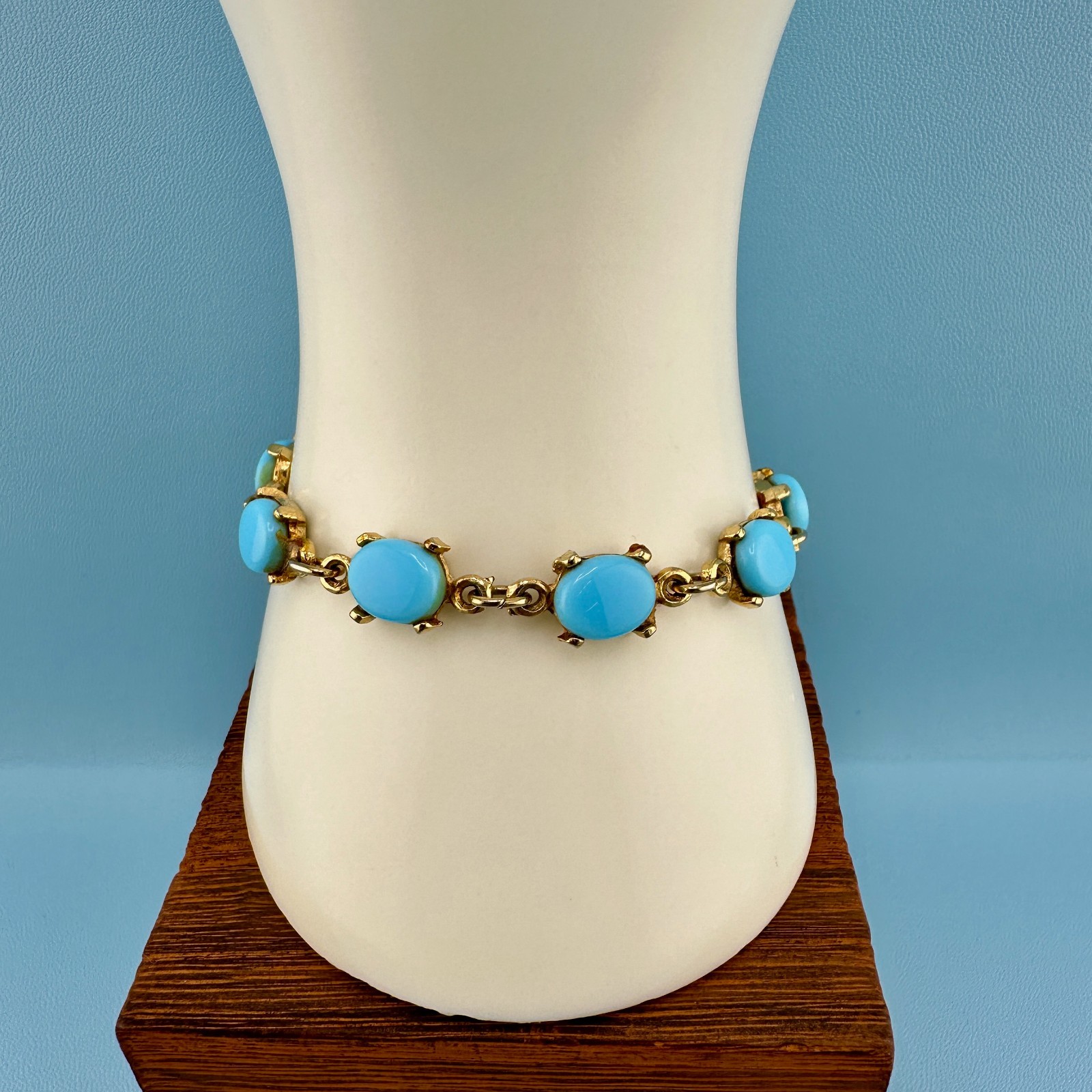 Vintage Bracelet Blue Milk Glass Gold Tone Oval Links MCM 6.5″ Faux Turquoise