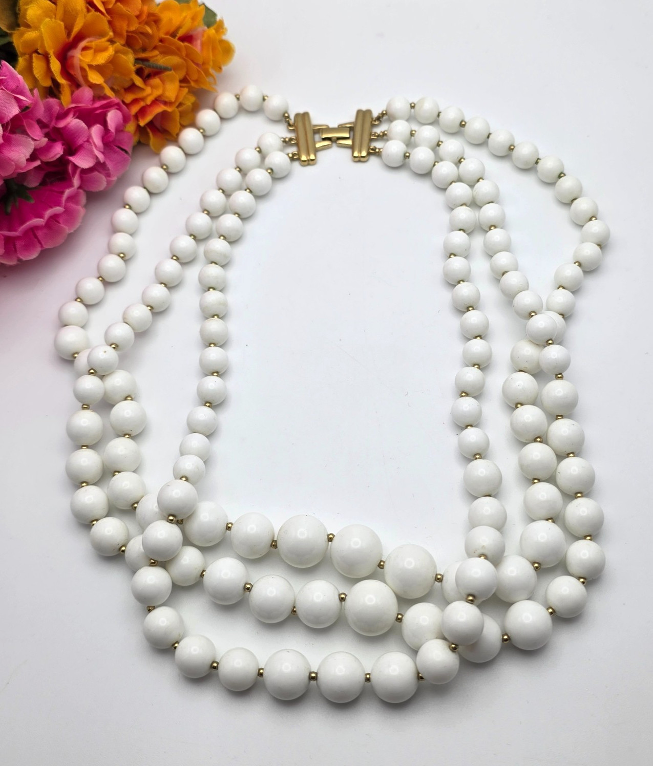 Vintage Trifari White Beaded Necklace Triple Strand Graduated 21 In Gold Tone