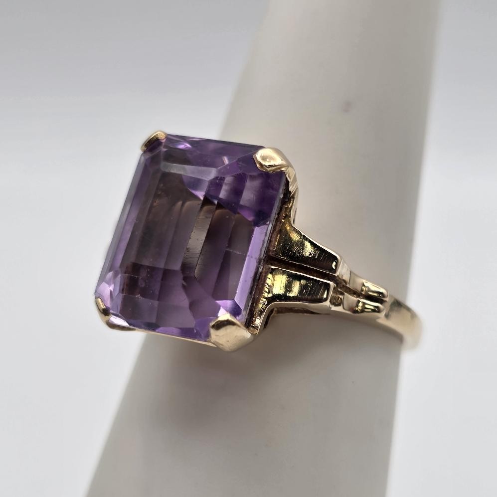 Vintage 14K Yellow Gold Emerald-Cut Amethyst Mid-Century Style Ring Size 5.25