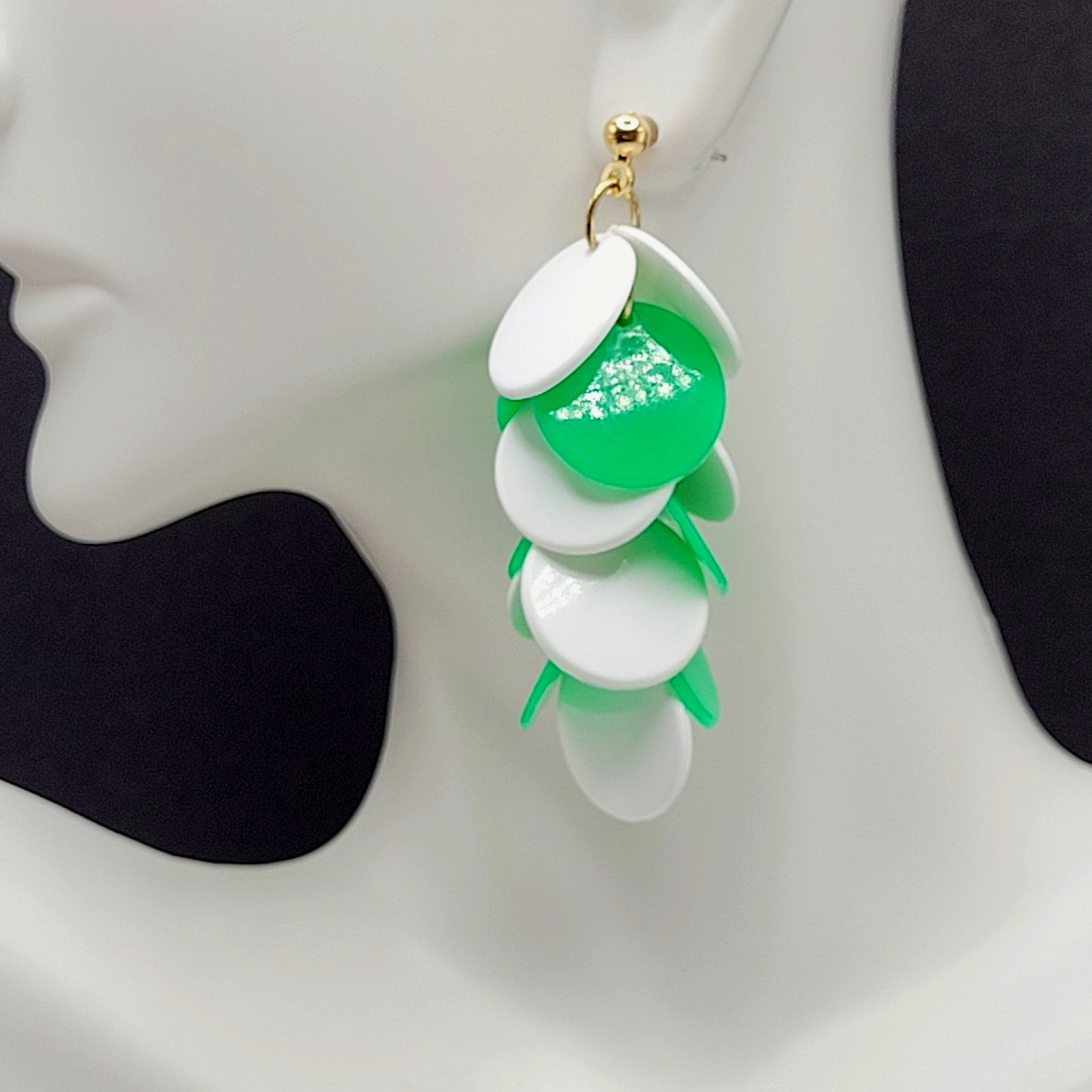 Green and White Multiple Plastic Disc Wiggly Dangle Vintage 80s Pierced Earrings