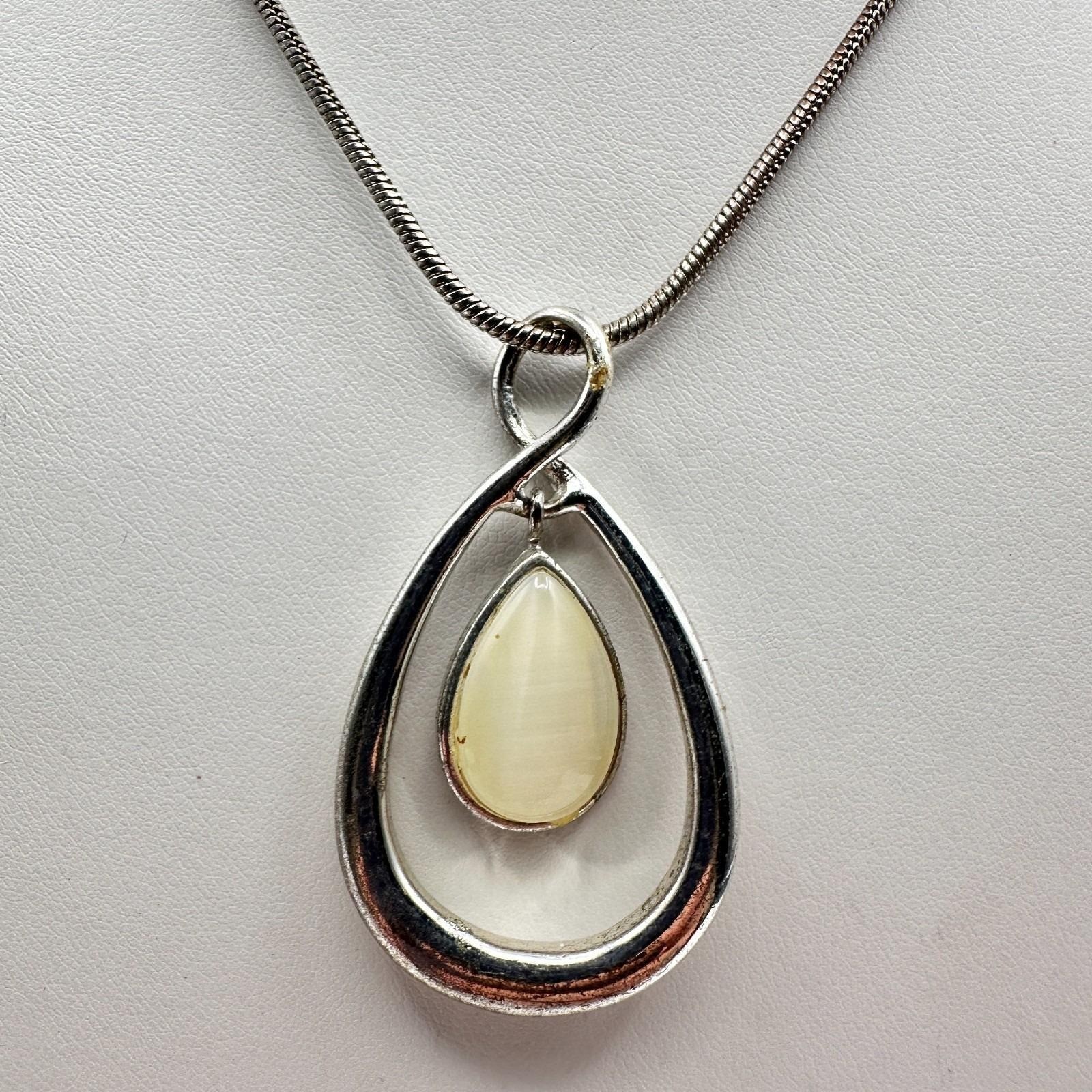 Vintage 90s Teardrop Pendant Necklace Silver Tone Snake Chain Women’s Jewelry