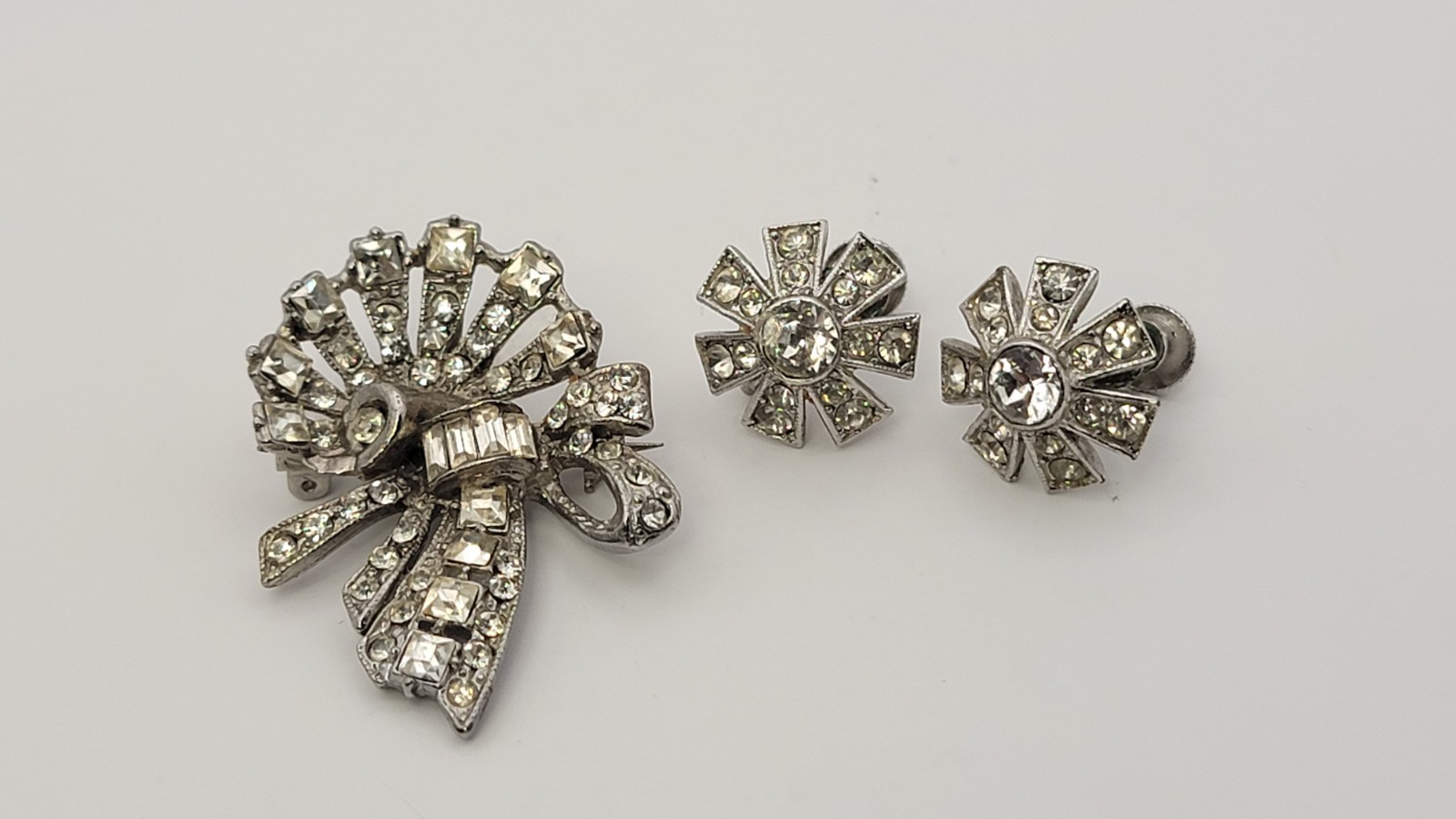 Vtg Fan/Bow Brooch & ALBION Signed Screwback Earrings Mid-century Rhinestones