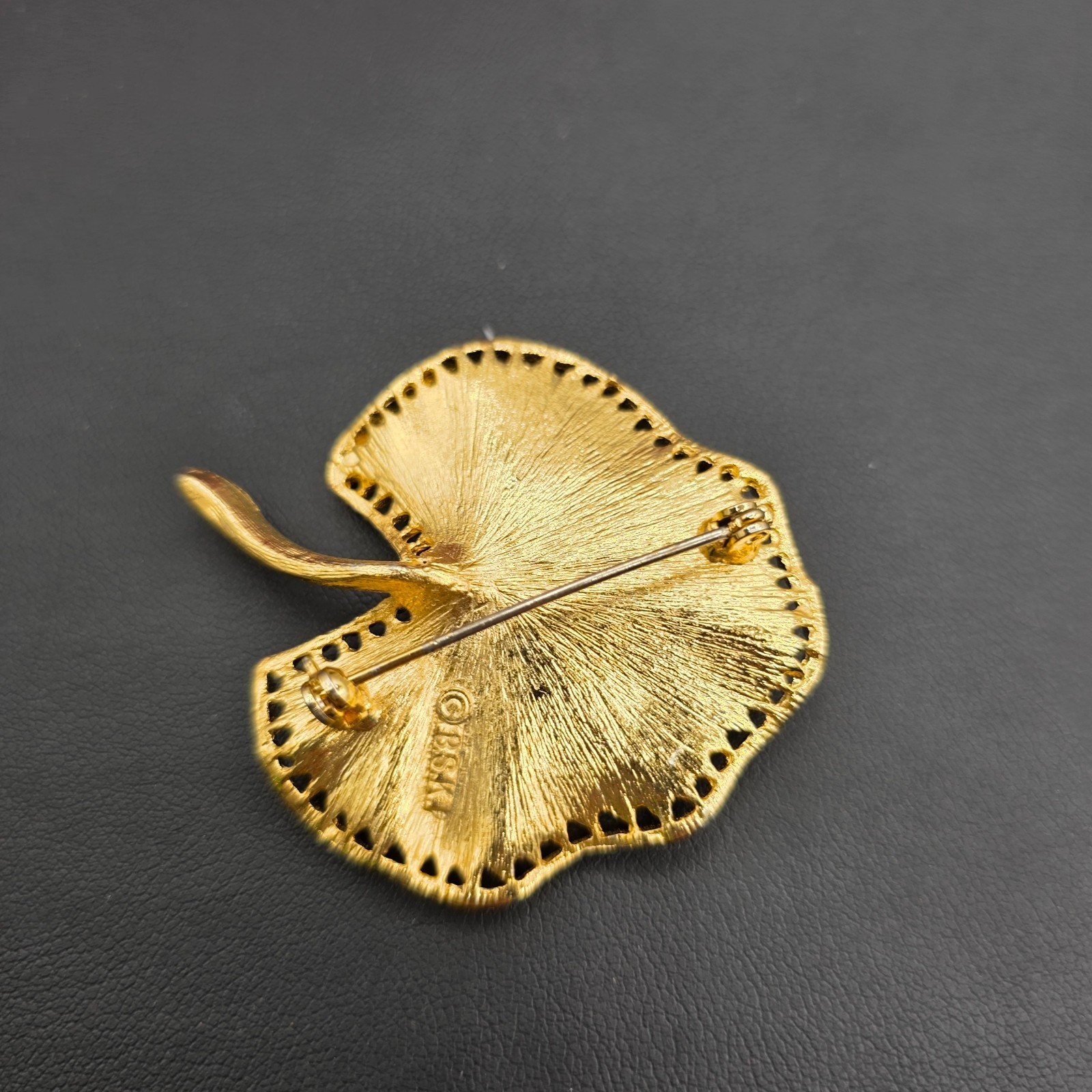 Vintage BSK Unisex Adult Gold Tone Leaf Brooch Pin Signed 2.2″X1.8″ Elegant
