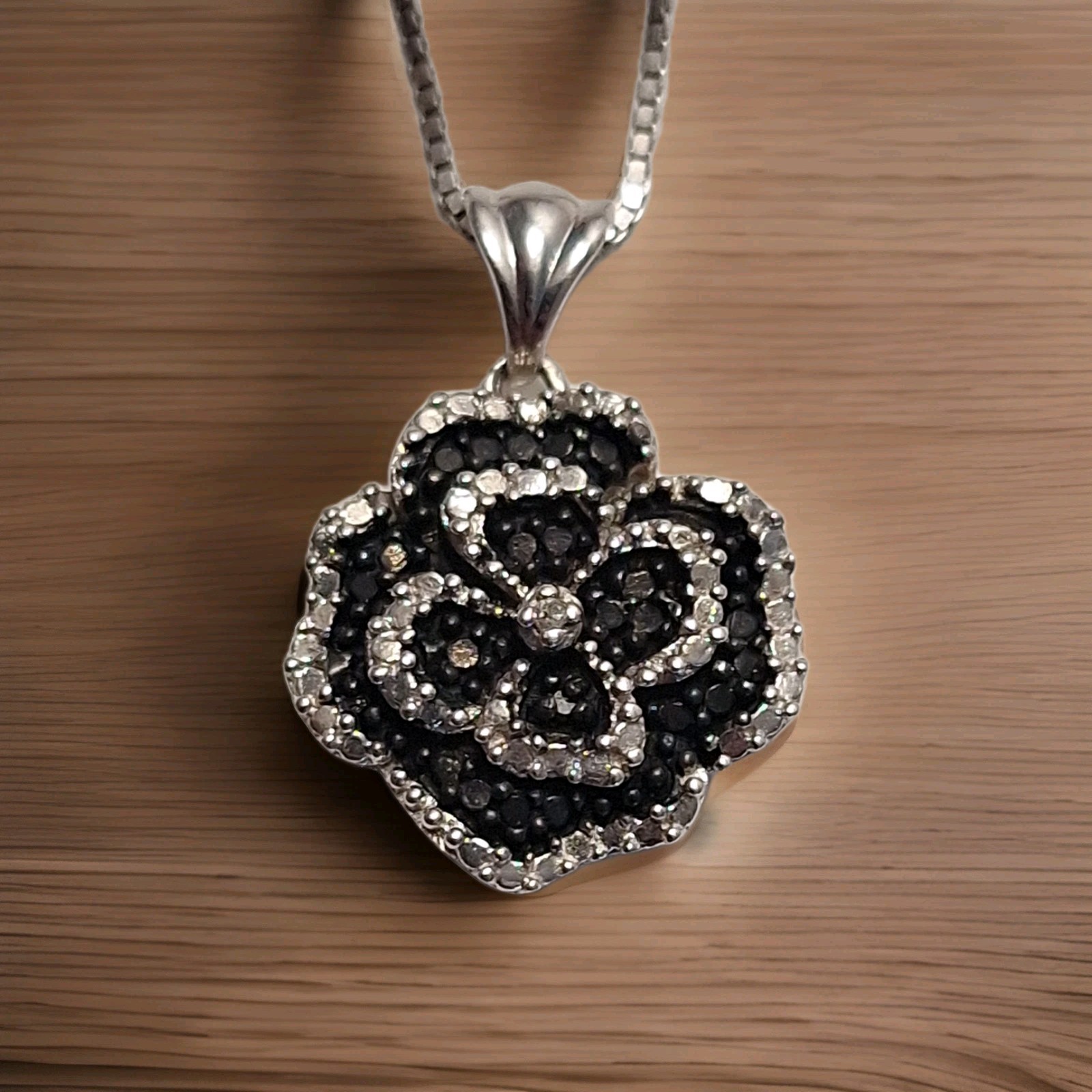 925 Sterling Silver – HN HENG NGAI Diamond Pave Rose Flower Necklace Pendant