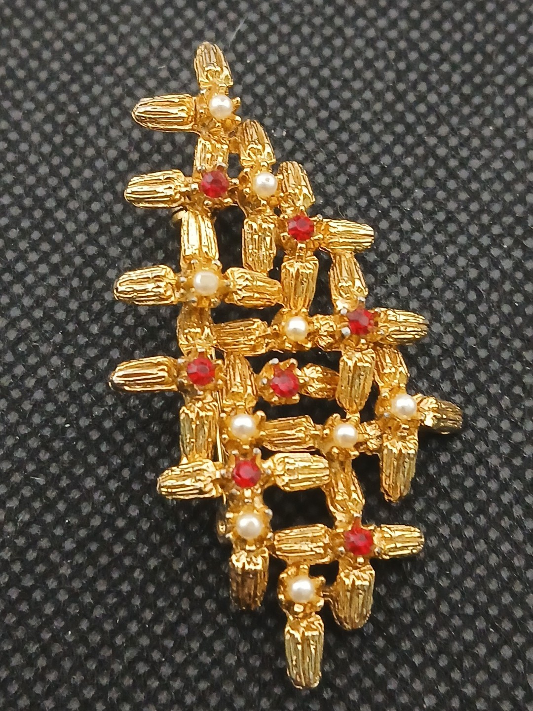Unique goldtone lattice metal work brutalist faux pearls & rubies brooch
