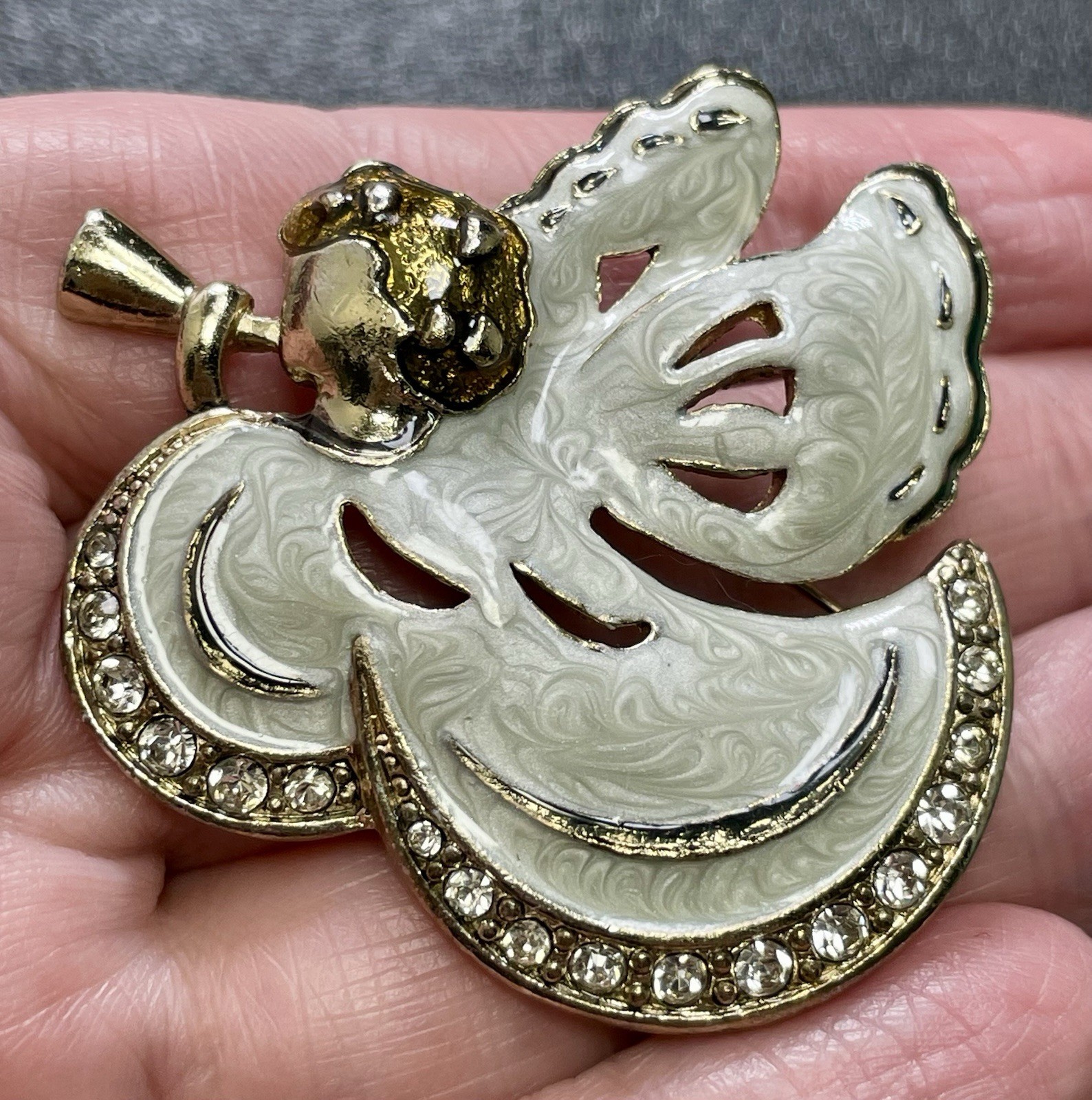 Vintage 1.8” Angel Figural Cream Colored Gold Tone Crystal Rhinestone Brooch Pin