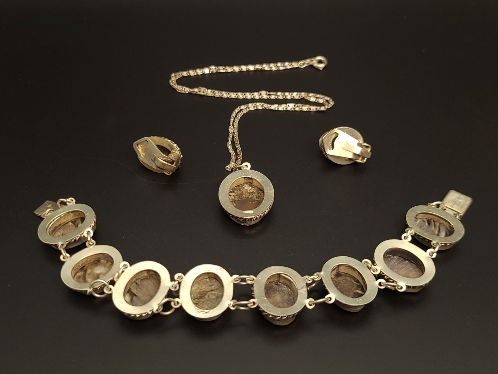 Vintage Carved Shell Cameo Parure Set Necklace Bracelet Earrings