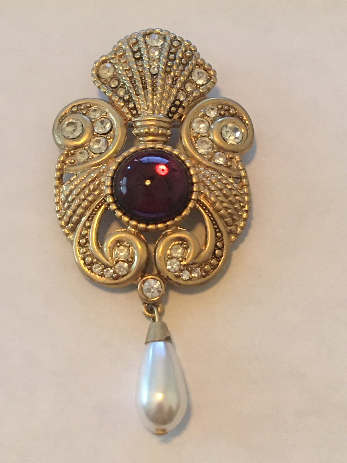 Retro VTG Jeff Lieb signed gold tone purple cabochon & pearl charm pin brooch