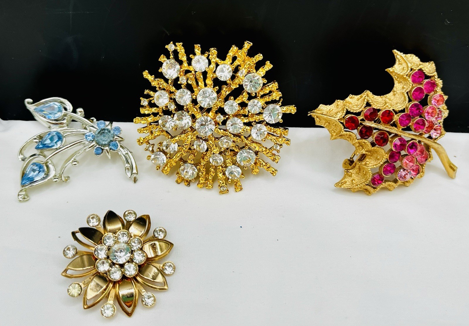 Vtg. Brooch Lot Some Signed Rhinestone, Gold Silver Tone Wear Resell 28pc Monet