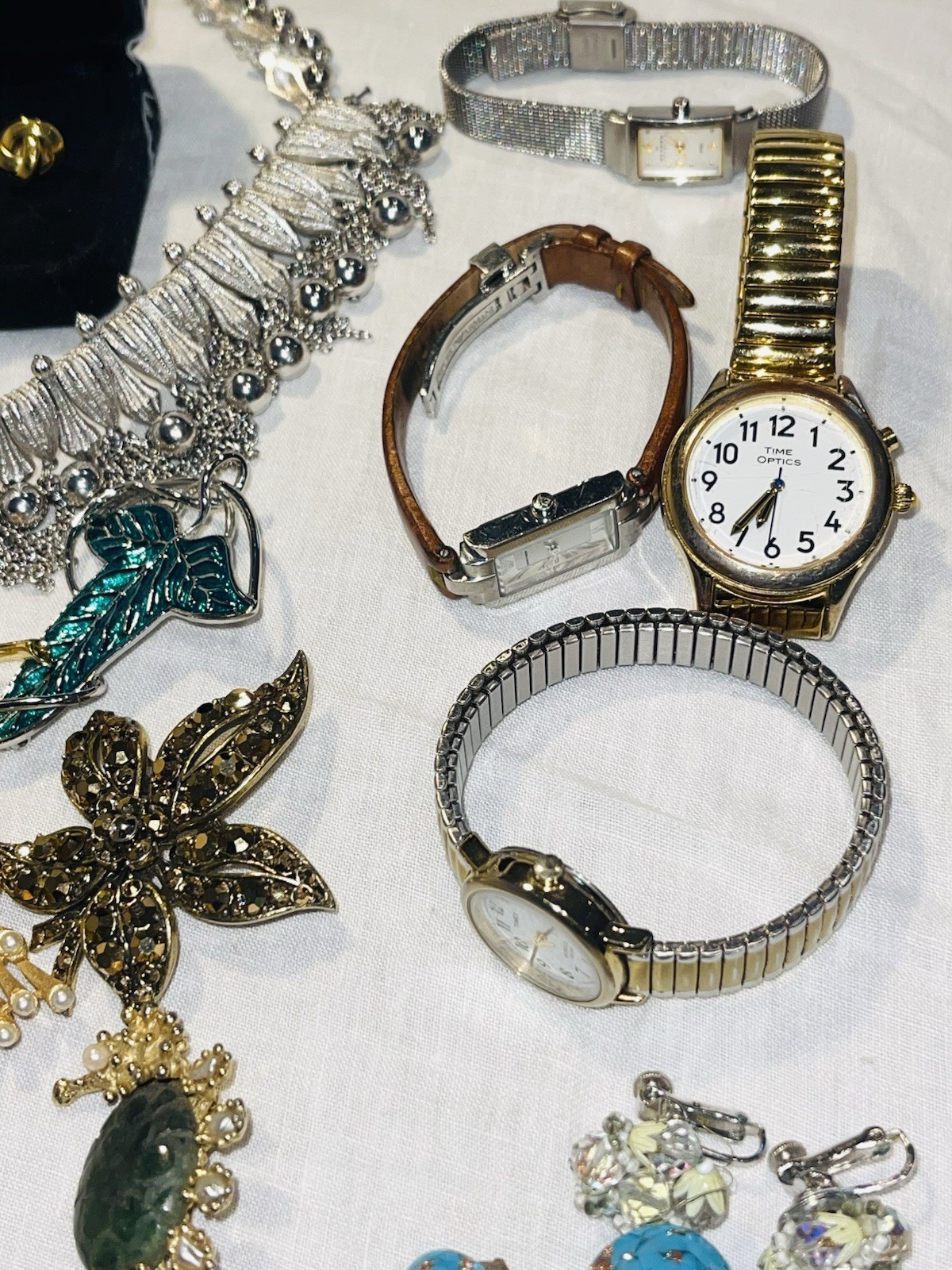 LARGE VINTAGE JEWELRY LOT CROWN TRIFARI GIVENCHY ELGIN HOBE ST JOHN LISNER MORE!