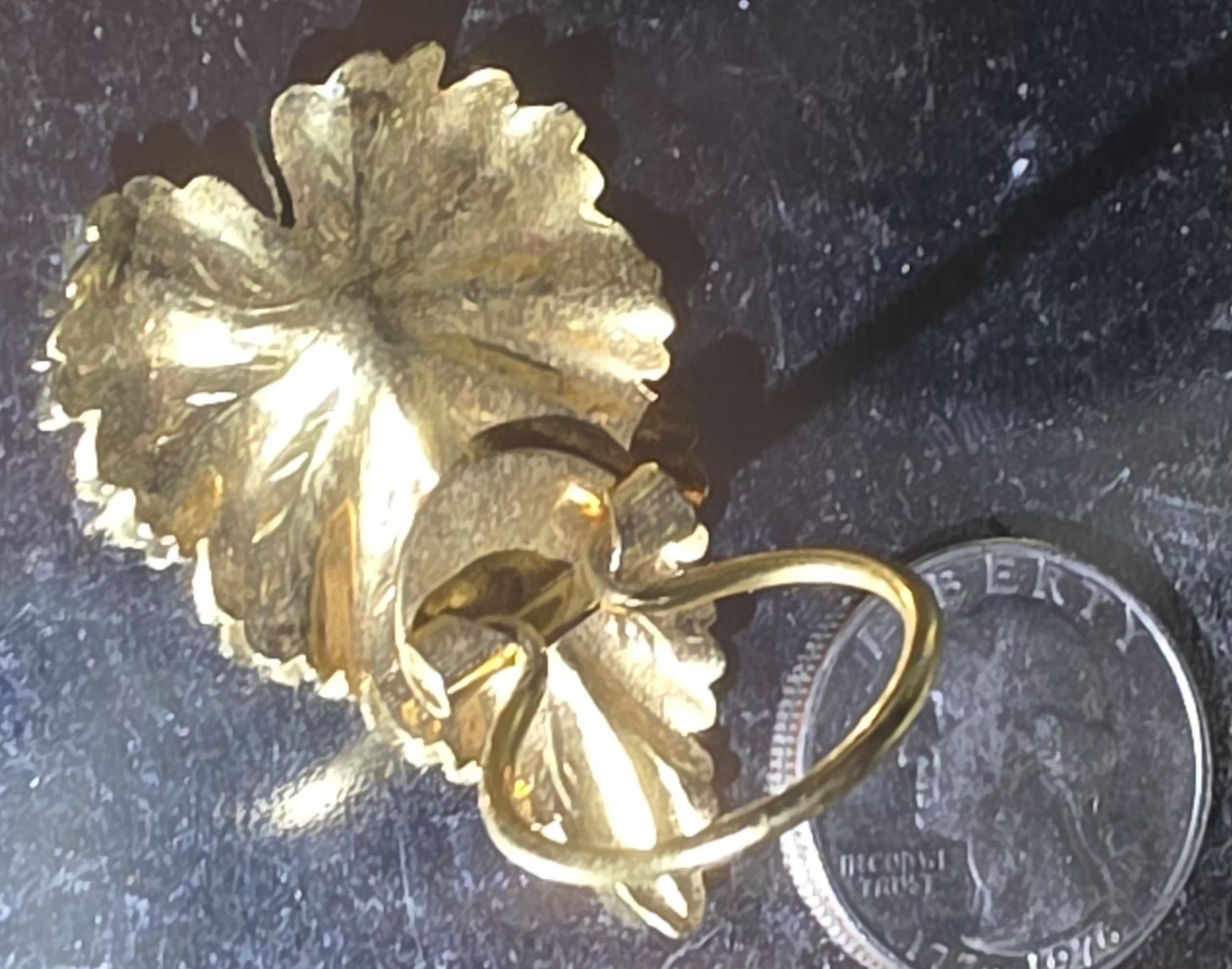 Vintage Gold Tone Leaf Scarf Clip