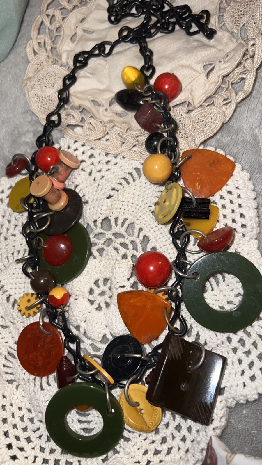 Vintage Unique Bakelite&Lucite Charm Statement Necklace buttons/beads shapecharm