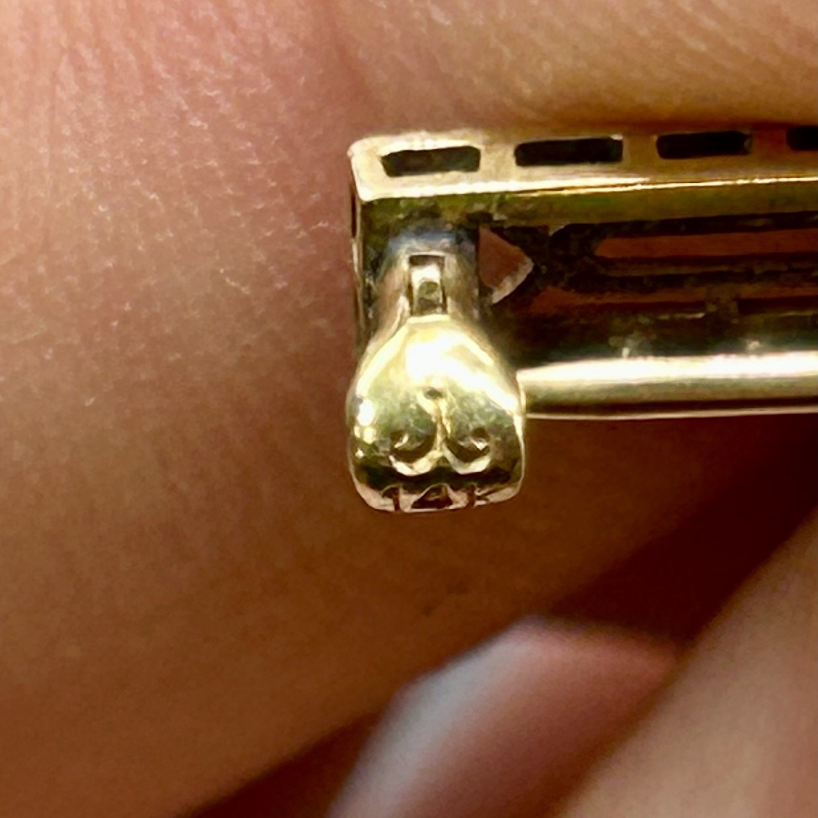 Antique Art Deco 14k Gold Engraved Filigree Bar Pin w/ Sapphire 3.7 gram