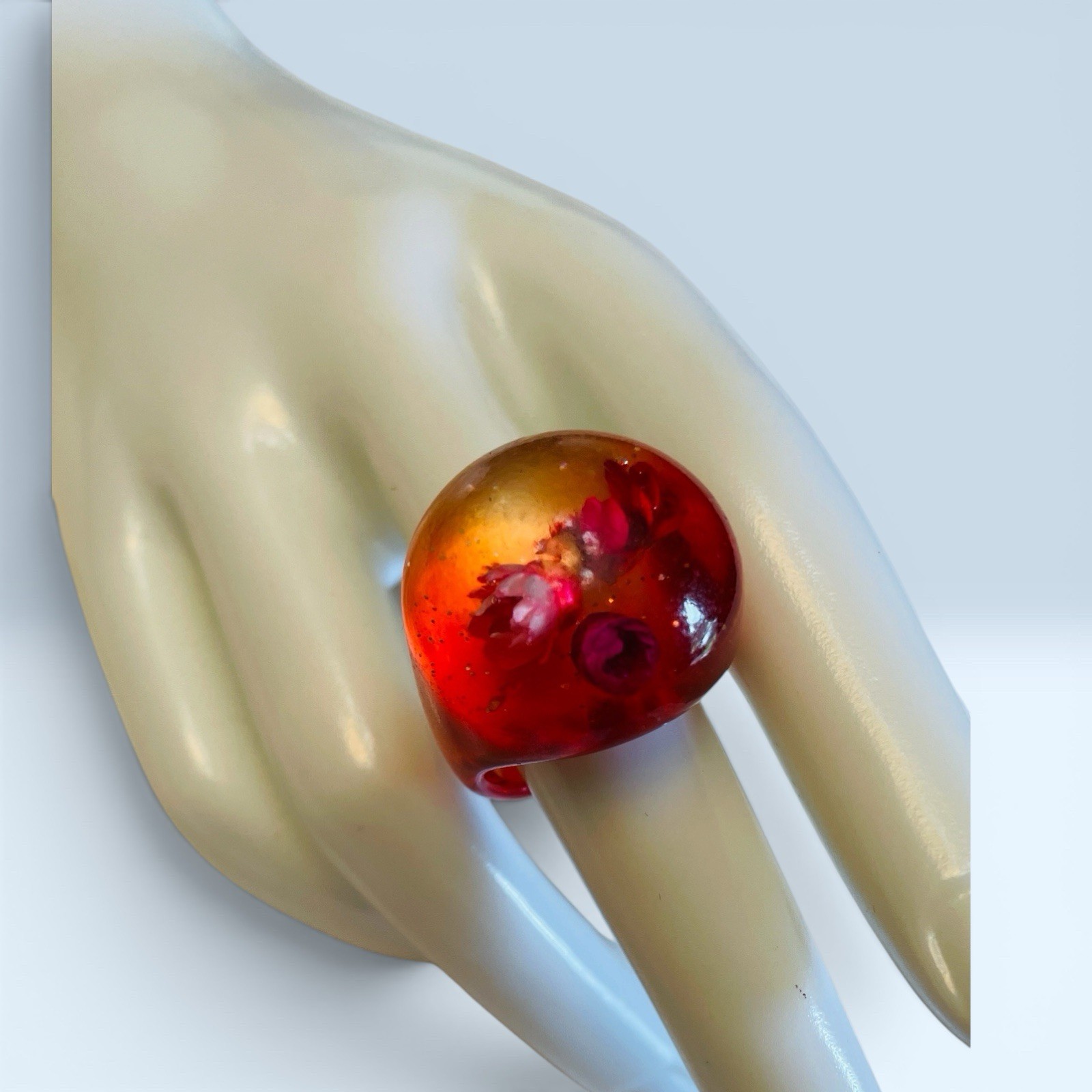 Lucite Resin Ring Encased Flowers Size 8 Pink Orange Translucent Groovy