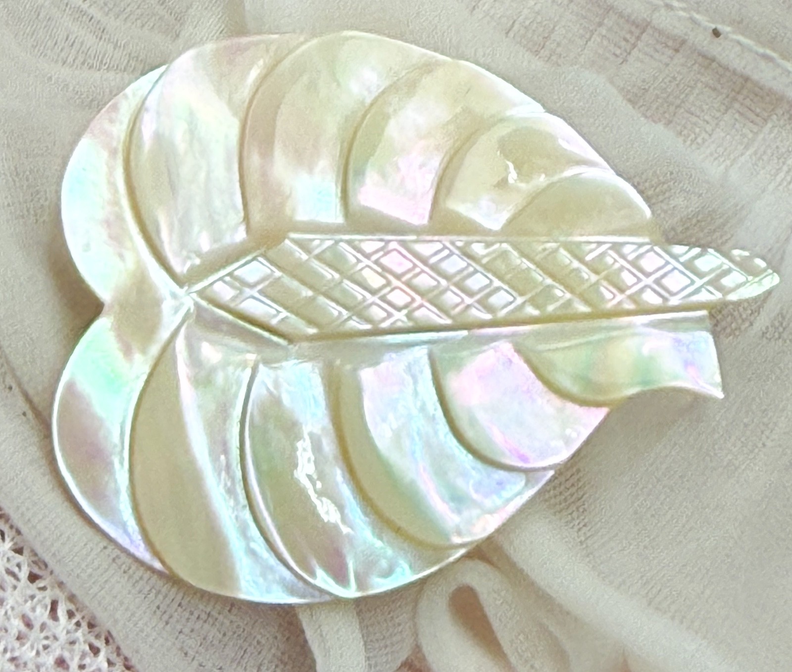 GORGEOUS Carved Brooch 1-3/4” Mother of Pearl ANTHURIUM Plant Bloom Pin