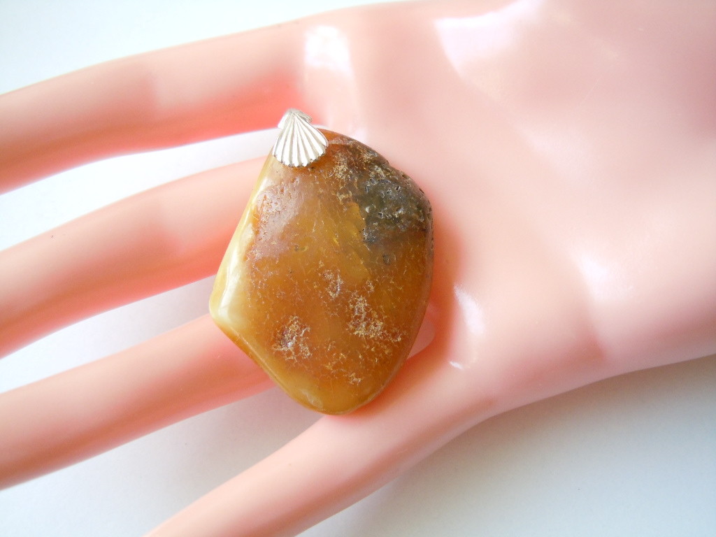 Natural Amber Pendant Honey Silver Tested 7.2 G/4.4 X 3.1 Cm