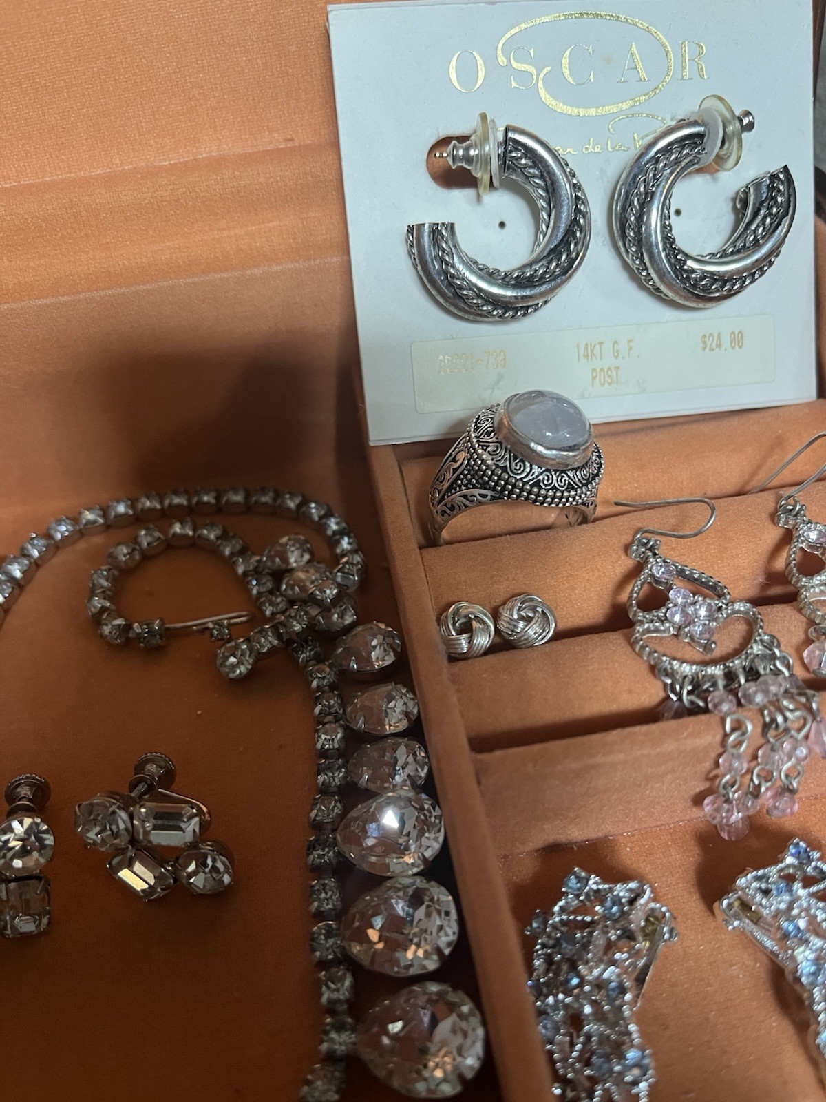 VINTAGE JEWELRY- ESTATE FIND-GOLD & SILVER TONE Lot Of 18! Oscar De la Renta 🔥