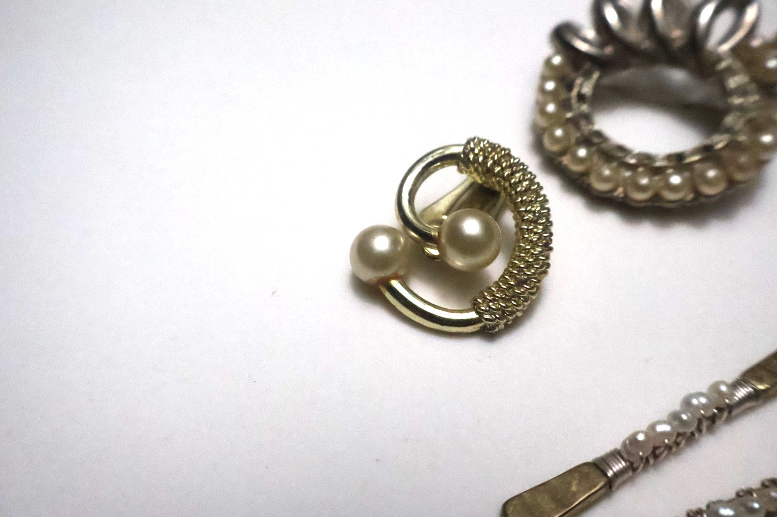 Vintage Faux Pearl Brooch & Earring Lot – Rhinestone Costume Jewelry Unmarked