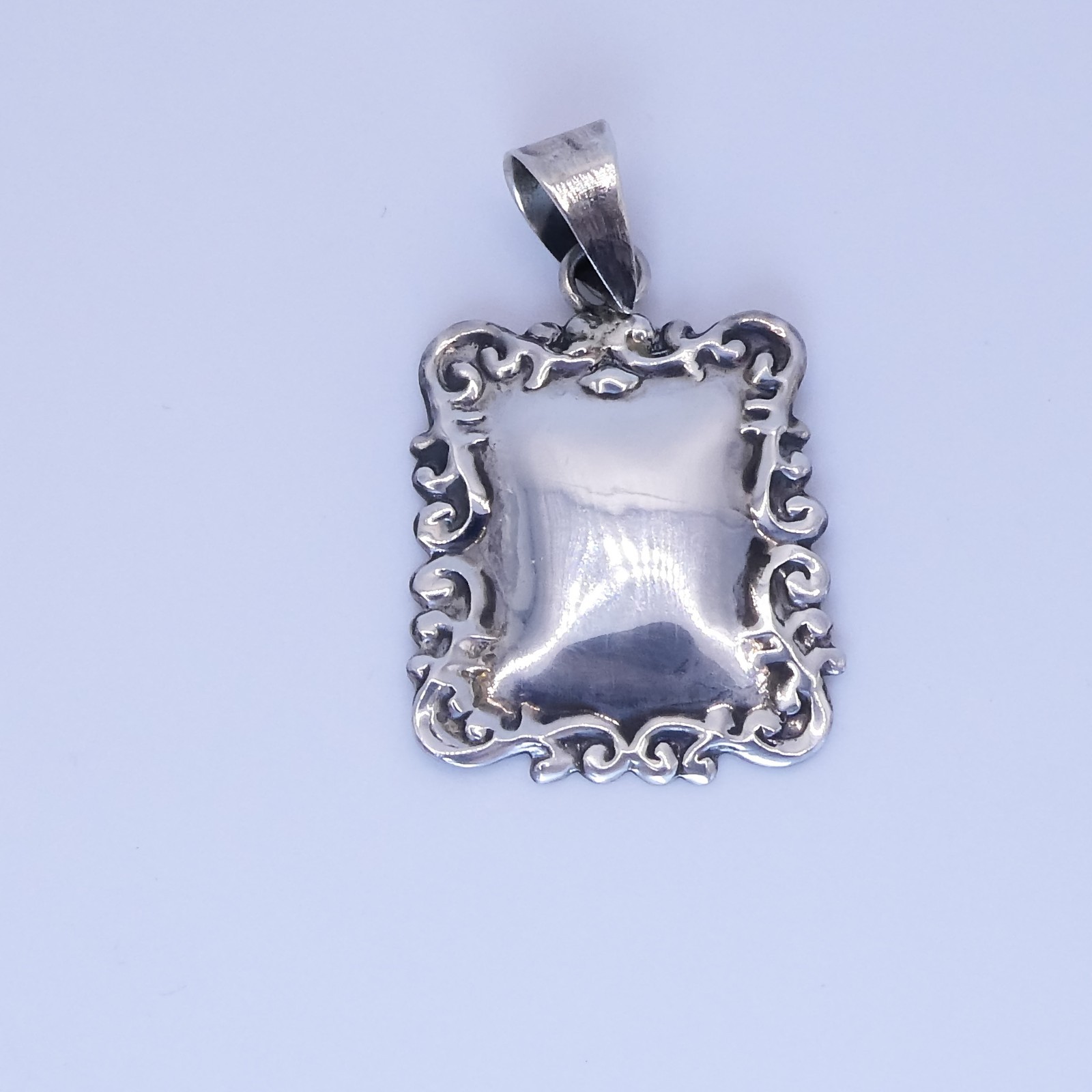 Vintage Sterling Silver 925 Repousse Engravable 1.5″ Womens Necklace Pendant