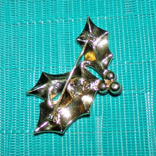 TRIFARI(C)–signed Mistletoe shaped pin-OMG!!