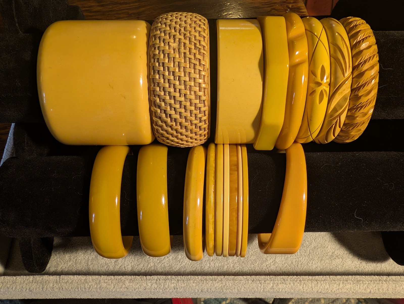 18 Vintage Bakelite Butterscotch – Yellows – Carved – Shaped – Many Tones!