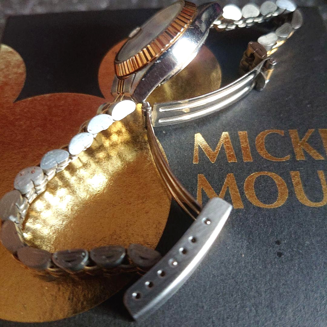 Disney Mickey Mouse Serrated Gold Day-Date Quartz Wristwatch Vintage Analogwatch