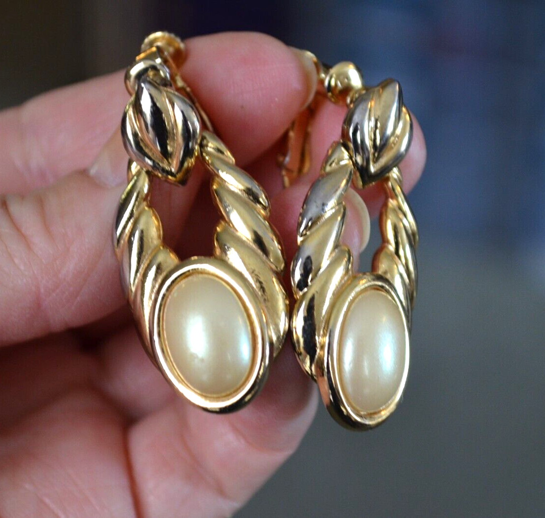 Vtg Gold Tone Clip On Twist Earrings w/ Faux Pearl Dangle Door Knocker 1.75″