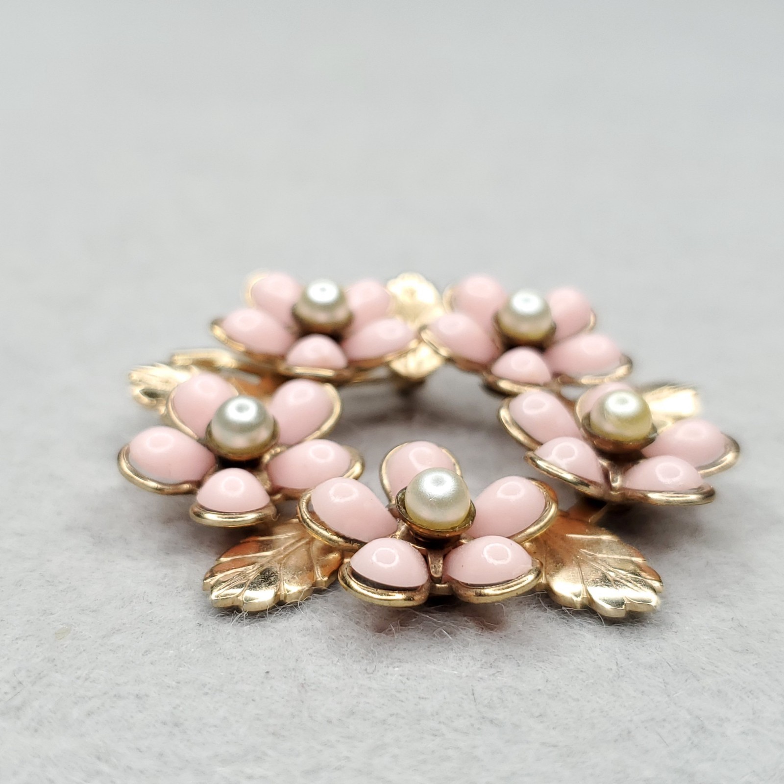 Vintage Flower Brooch Screw Back Earrings Set Pink Brushed Gold Tone 1 1/2″ 7/8″