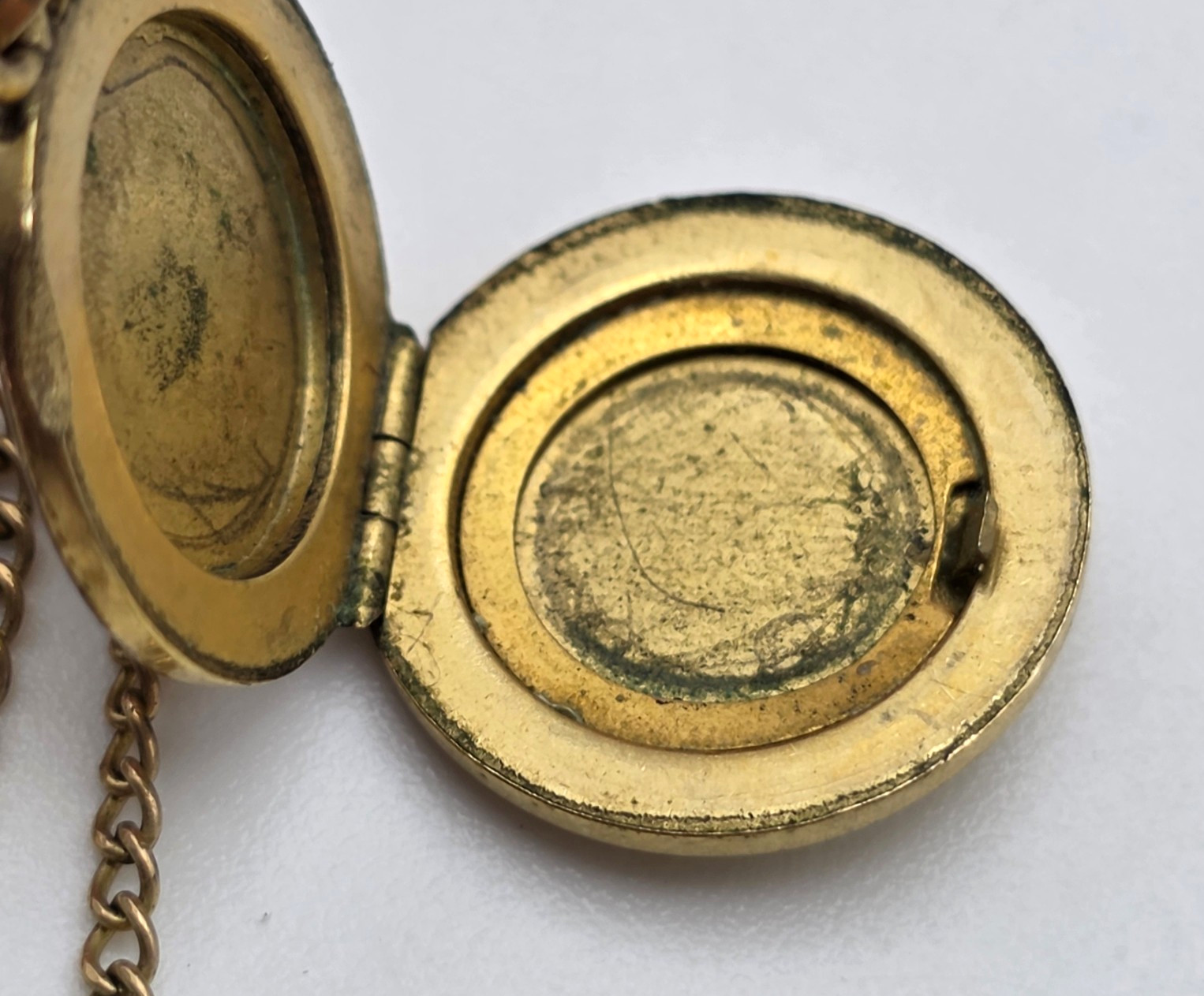 Vintage 1/20 12K GF Photo Locket Necklace 18 in 15mm Pendant