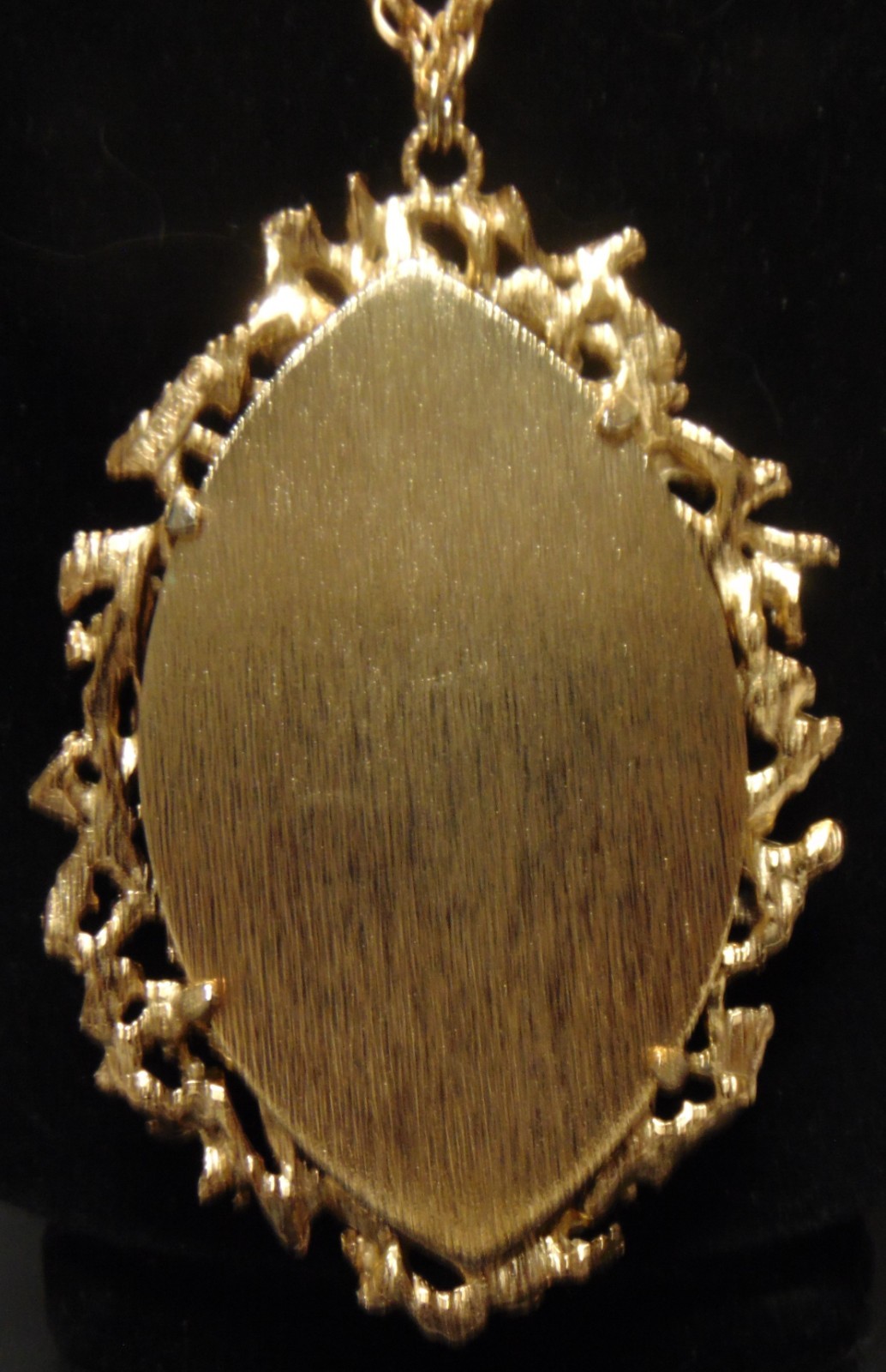 NAPIER Large Gold Tone Brutalist with Golden Brown Center Pendant Necklace
