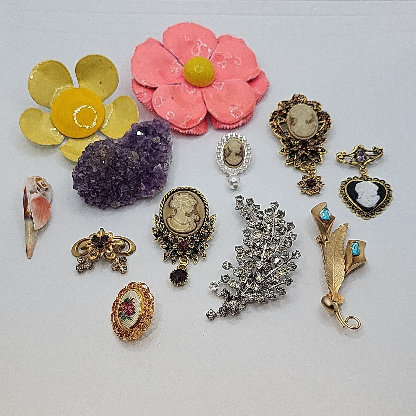 Vintage Costume Jewelry Lot 11 Brooch & Pin Mixed Materials Rhinestone Pearl