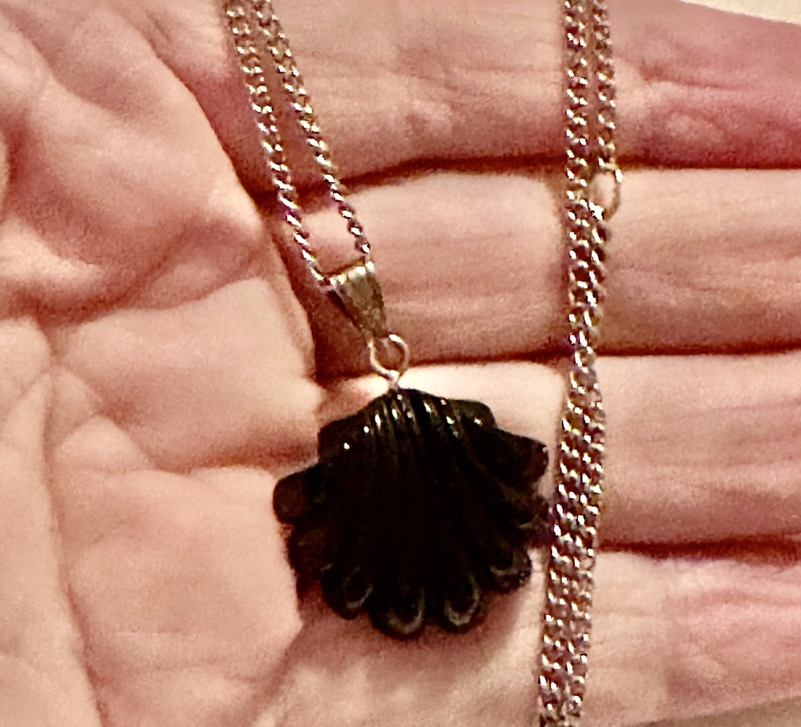 Vintage Signed Sarah Coventry Black Shell Pendant Necklace Silver Tone 18.5″
