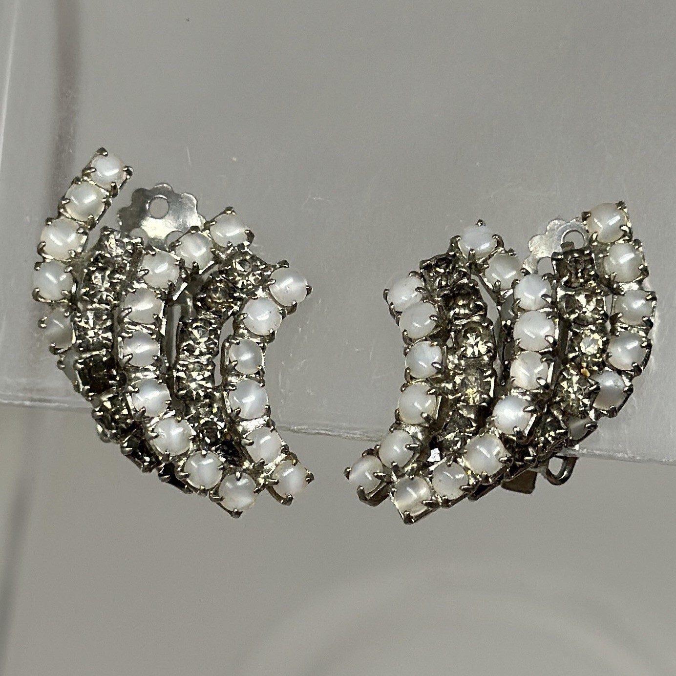 Vtg Unmarked Kramer Gray Rhinestone Cat Eye Cabochon Brooch Clip On Earrings Set