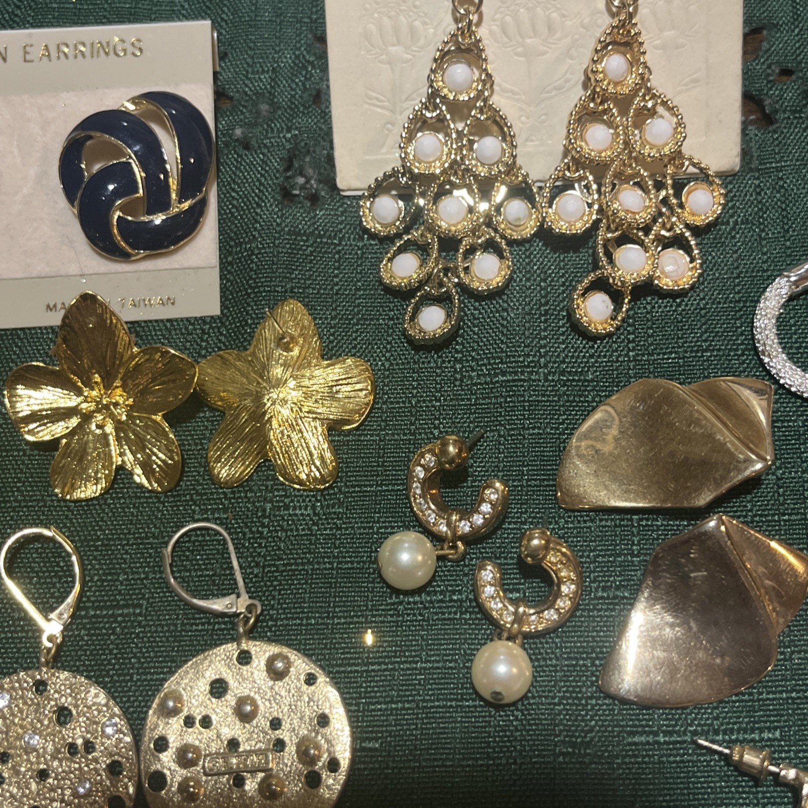 Women’s Vintage earrings Lot Gold Tone Silver Tone Some Name Brands Pierced 18