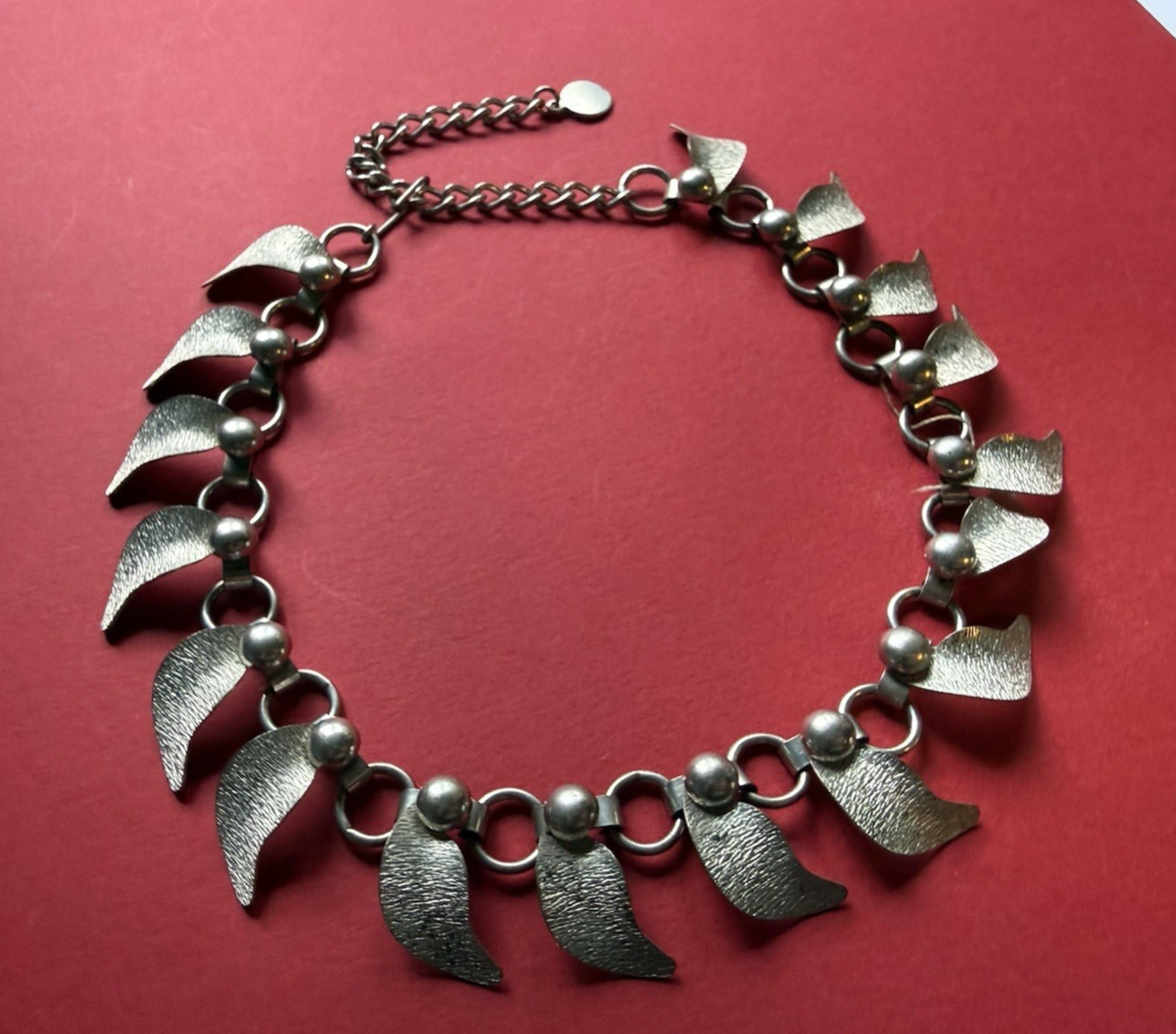 Vintage Mid Century Artistic Silver Tone Leaf Circle Chain Choker Necklace MCM