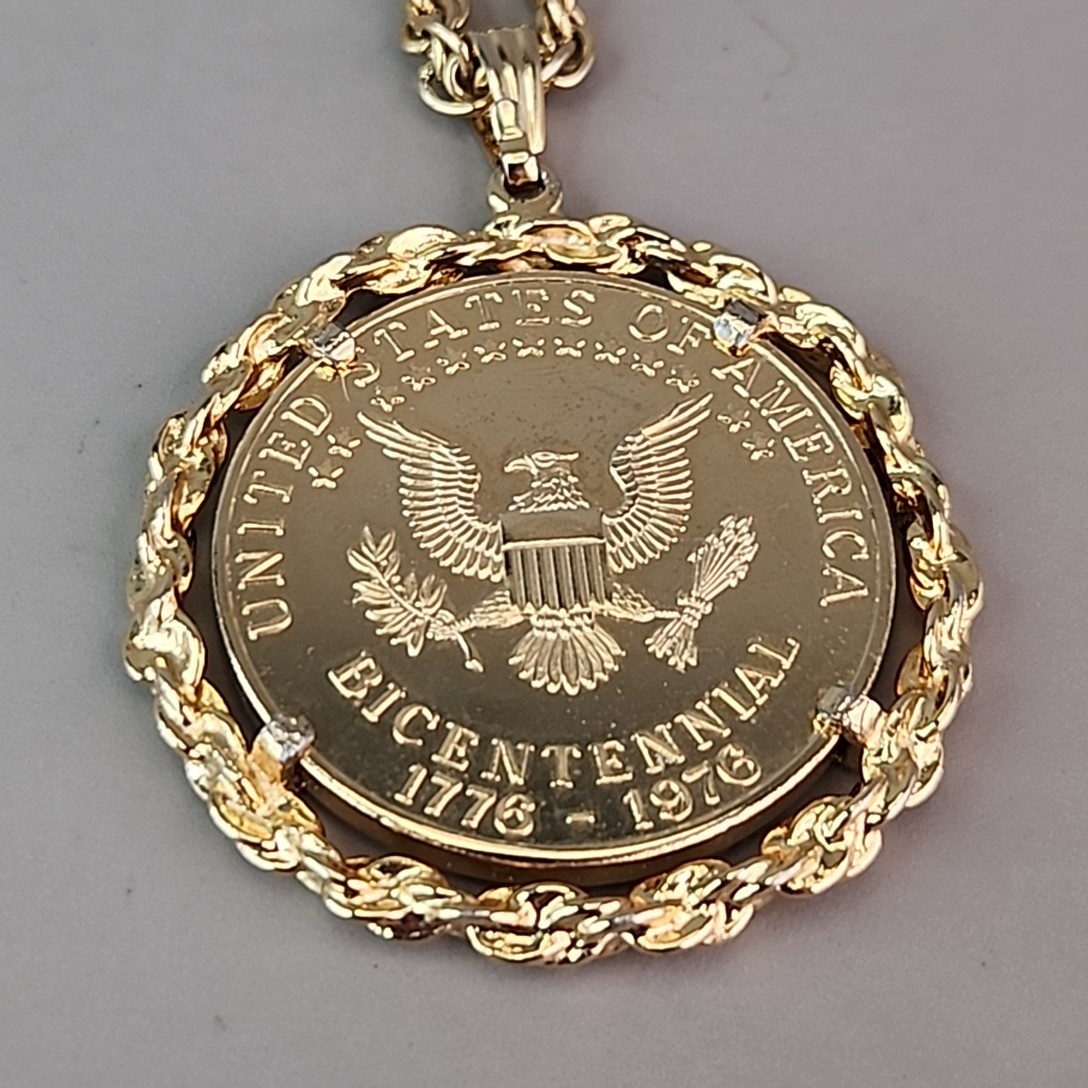 Vintage Avon Bicentennial Coin Necklace Lady Liberty 1976 Gold Tone 28″