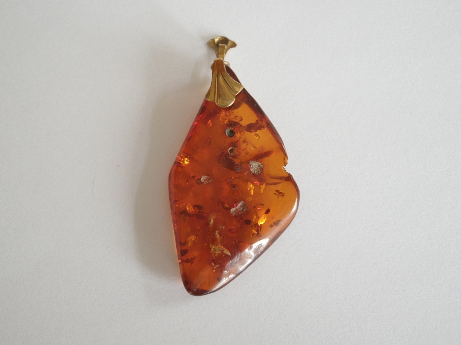 Vintage Pendant Natural Amber Honey 7.2 g / 6.6 x 3.0 cm