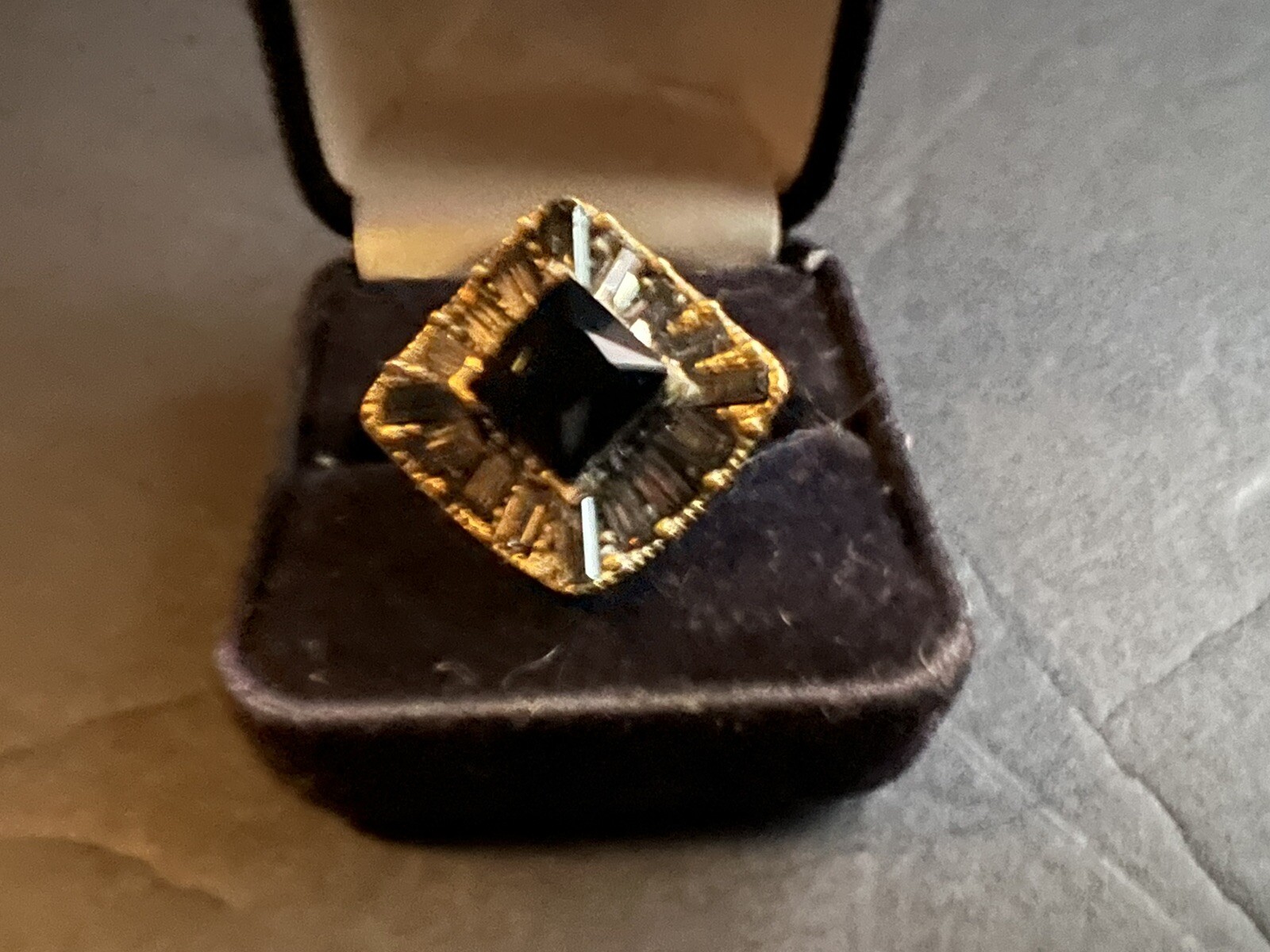 Vtg RETRO Mid-Century Brass Gold Tone Black Glass Rhinestone Ring Sz 10 Womens