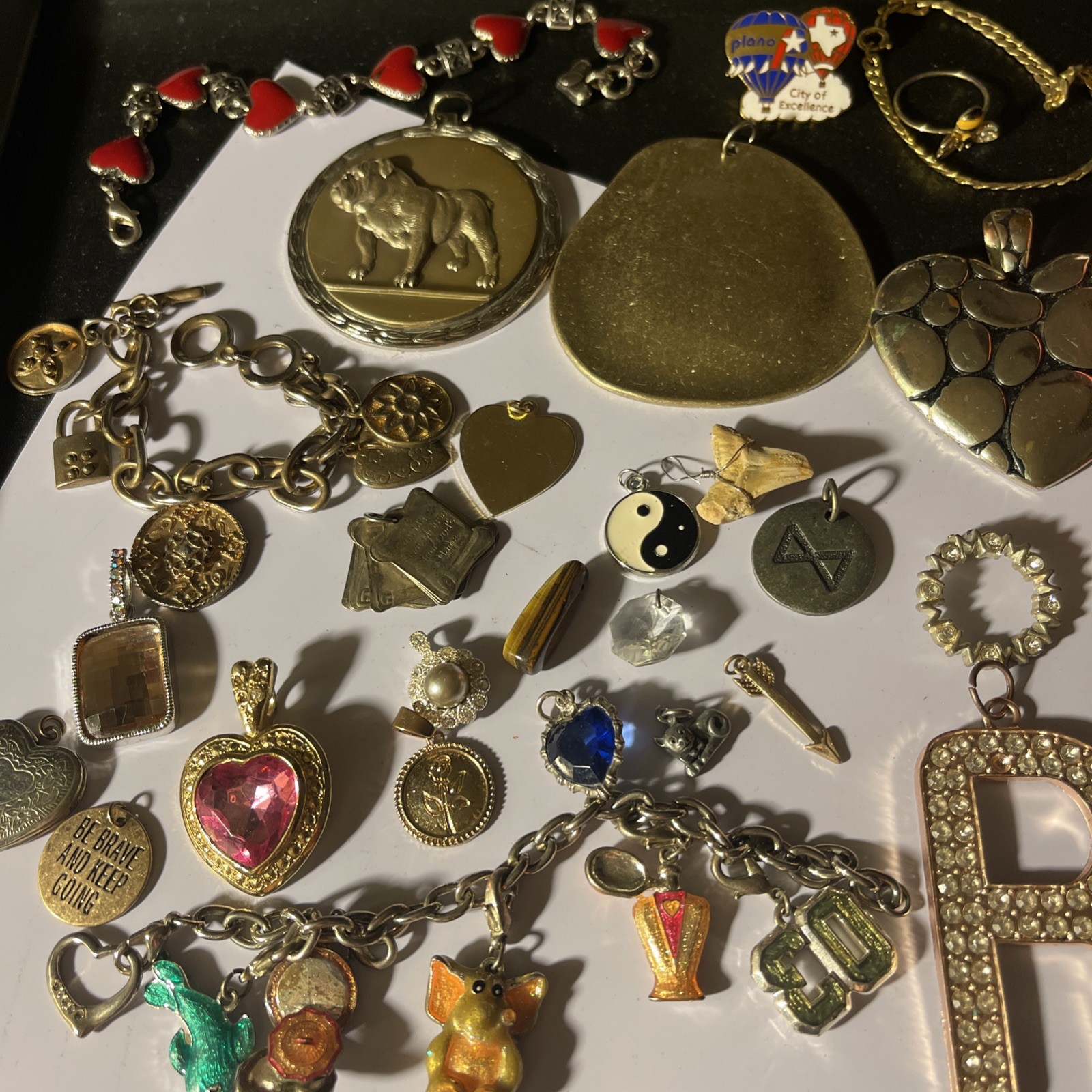 VINTAGE CHARM PENDANT LOT MIX MATERIAL ASSORTED SIZES PIECES Brooch Bracelet