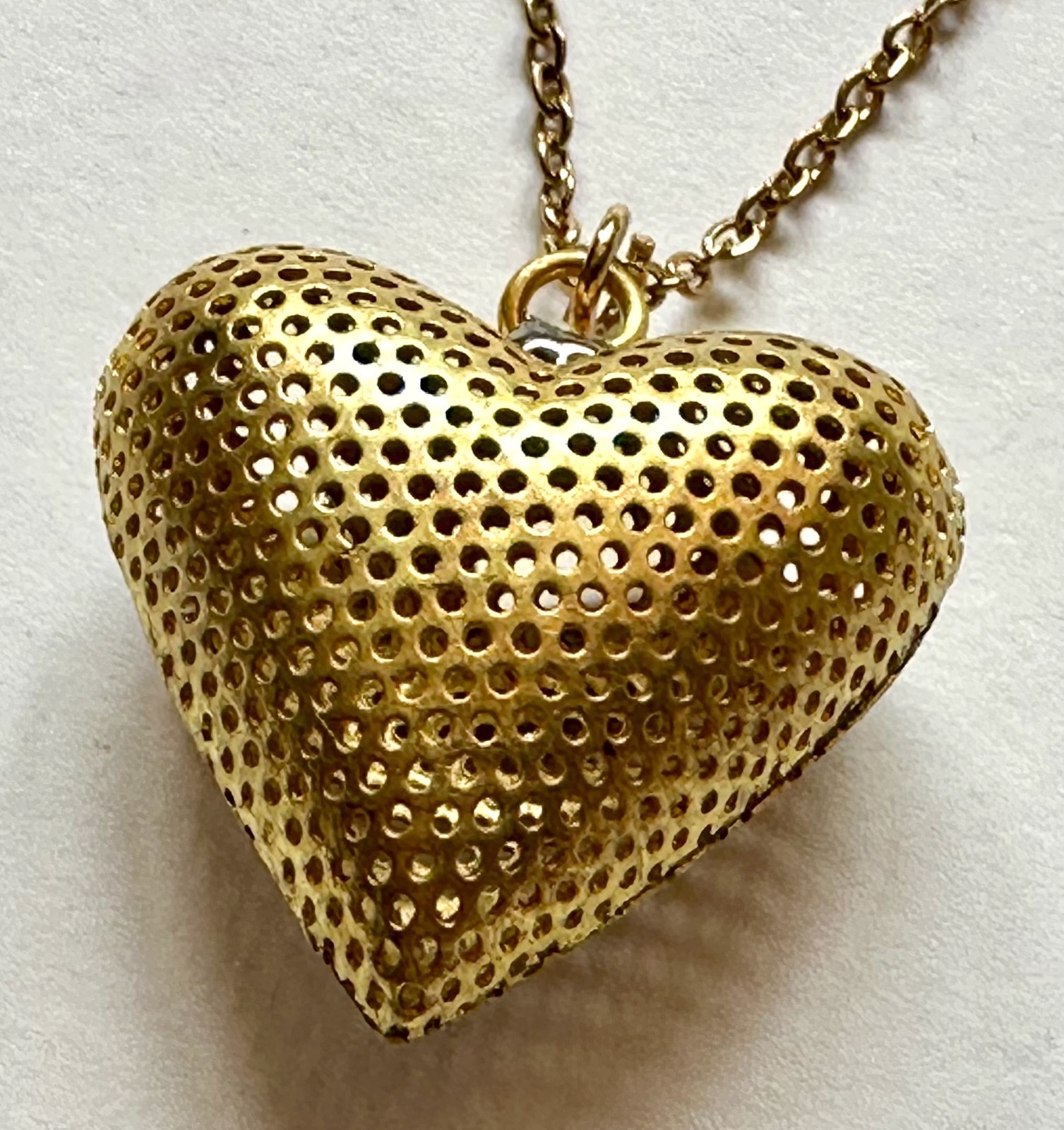 VINTAGE STYLE HEART BRASS PUFF OPENWORK PENDANT 1″ NECKLACE 24″ GOLD PLATED