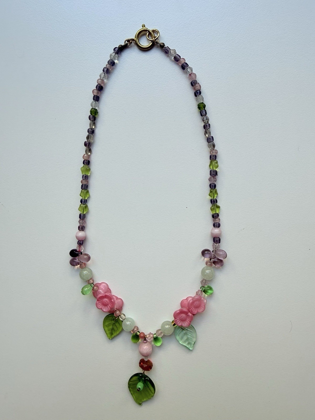 Vintage Czech Molded Glass Flower Bead Necklace (3353)