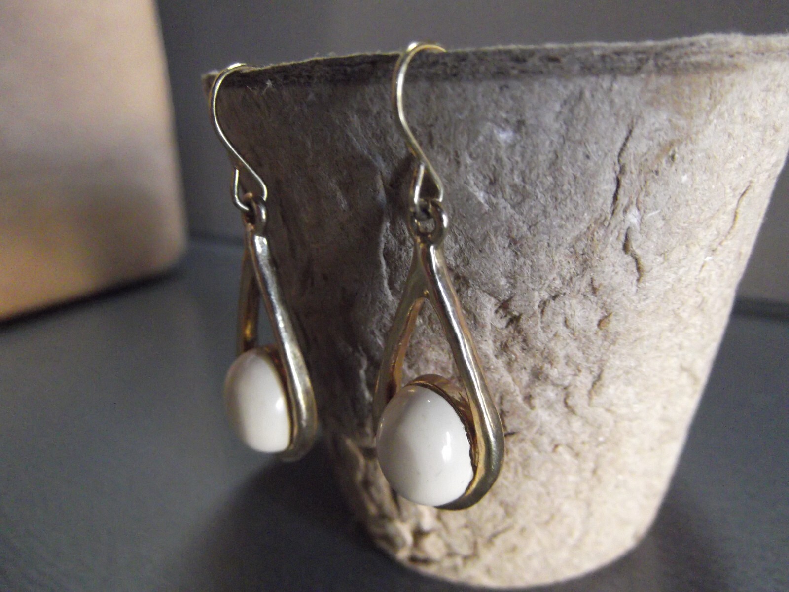 1 Pair Old 1″in Metal Gold Tone Tear Drop w/White Acrylic Stone Short Dangler