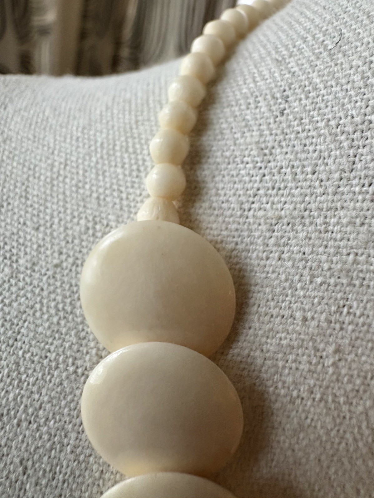 Vintage 1960s-80s Bleached Bone Disc Necklace Graduated Piano-Key Style 19”