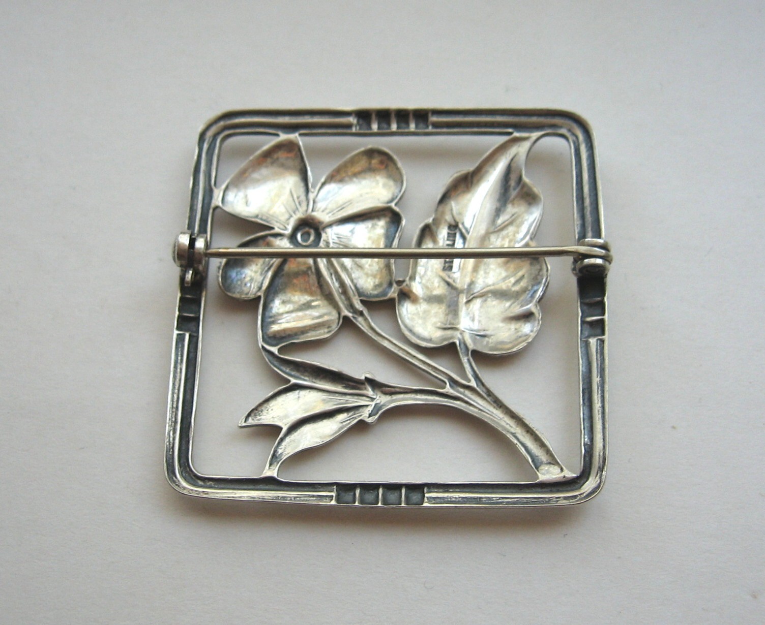 Vintage 925 Sterling Silver Large Ornate Flower Design Brooch Pin 10.9 Grams