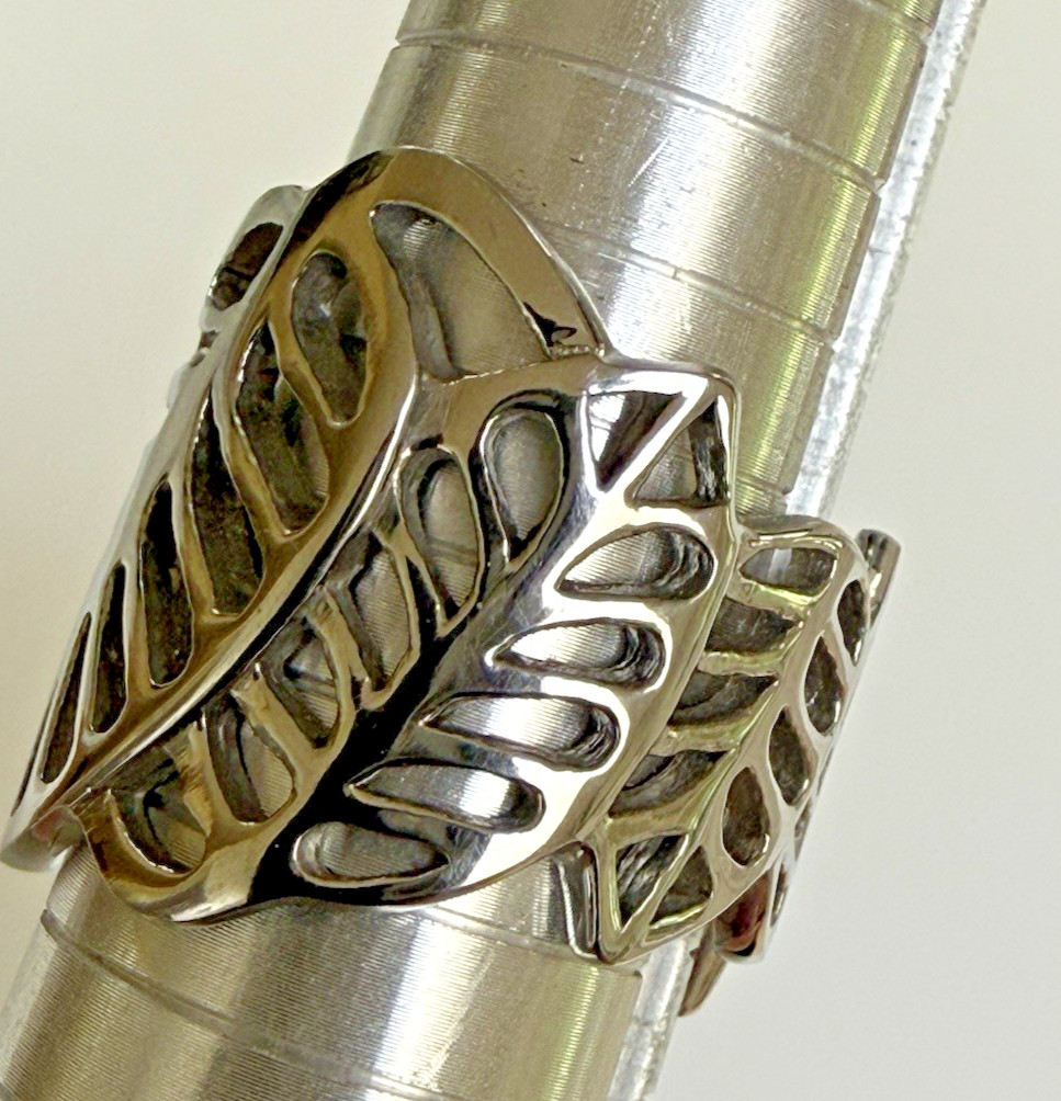 An Unusual & Unique Wide Silver Open Cutout Leaf Design Ring Size 8.5