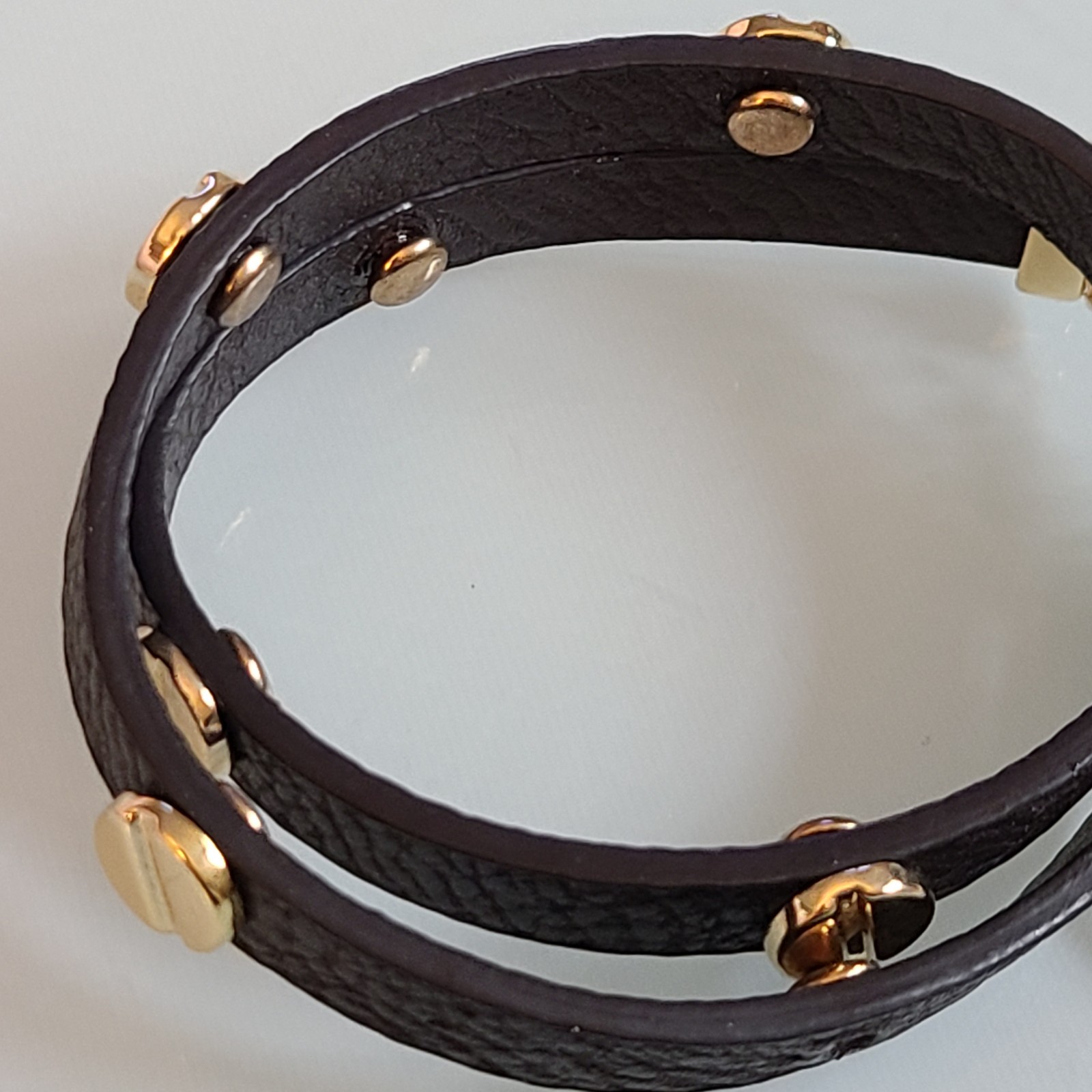 French Connection Double Wrap Bracelet Black Pebble Grain Gold Screw Studs NWT 1